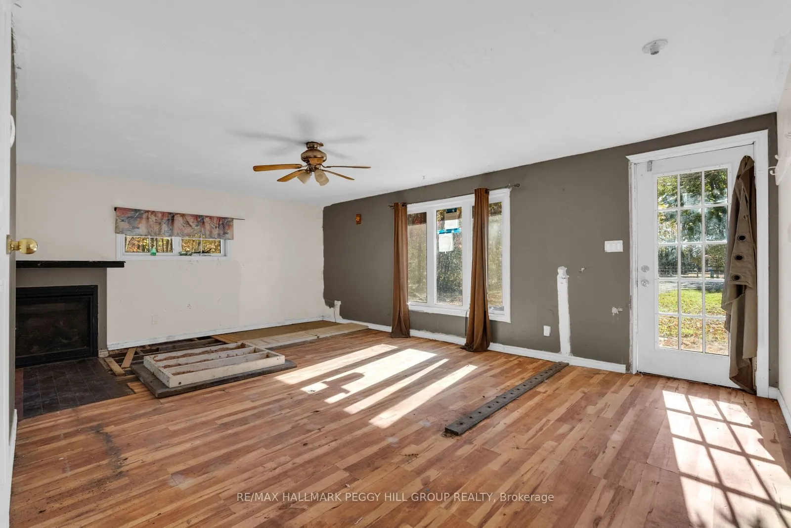 4260 Lakeview Drive