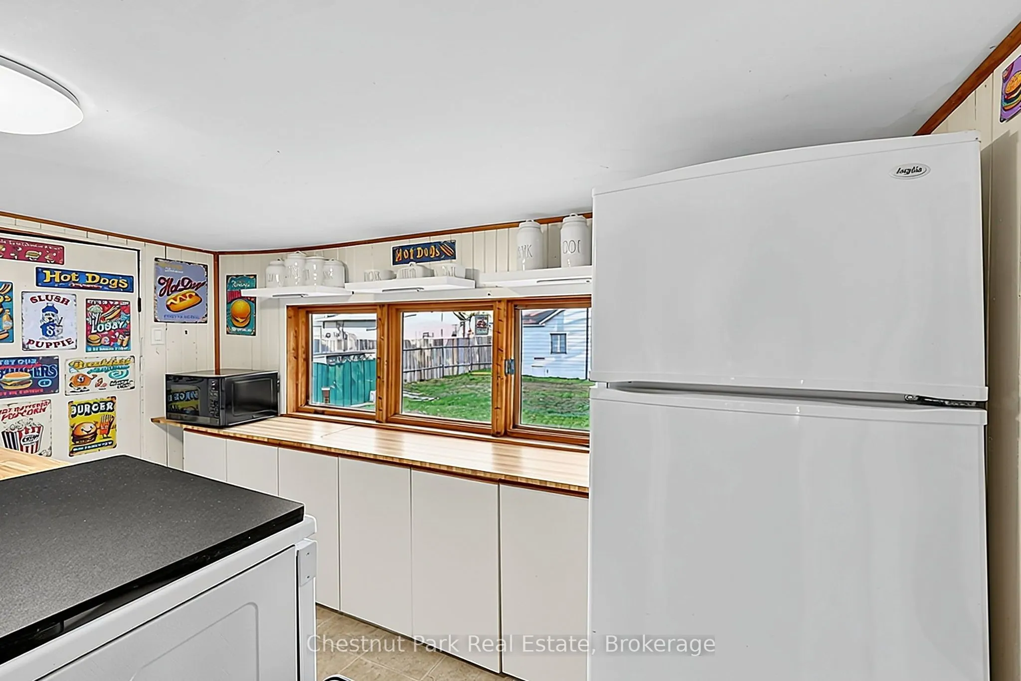 125 River Road E