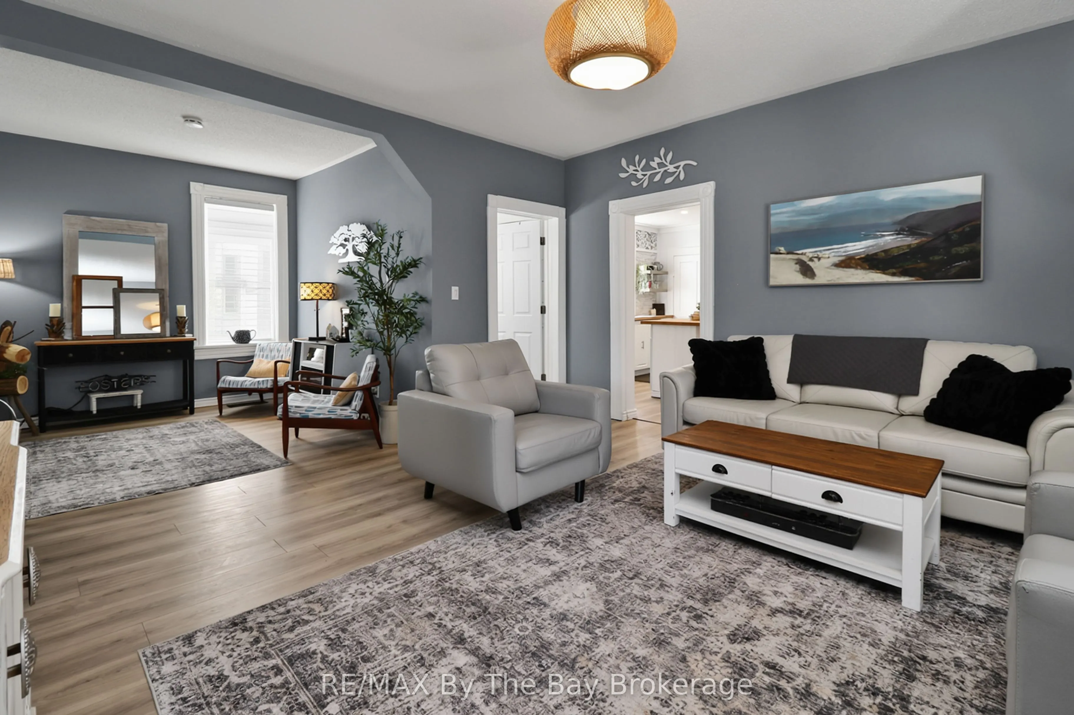 87 Queen Street W