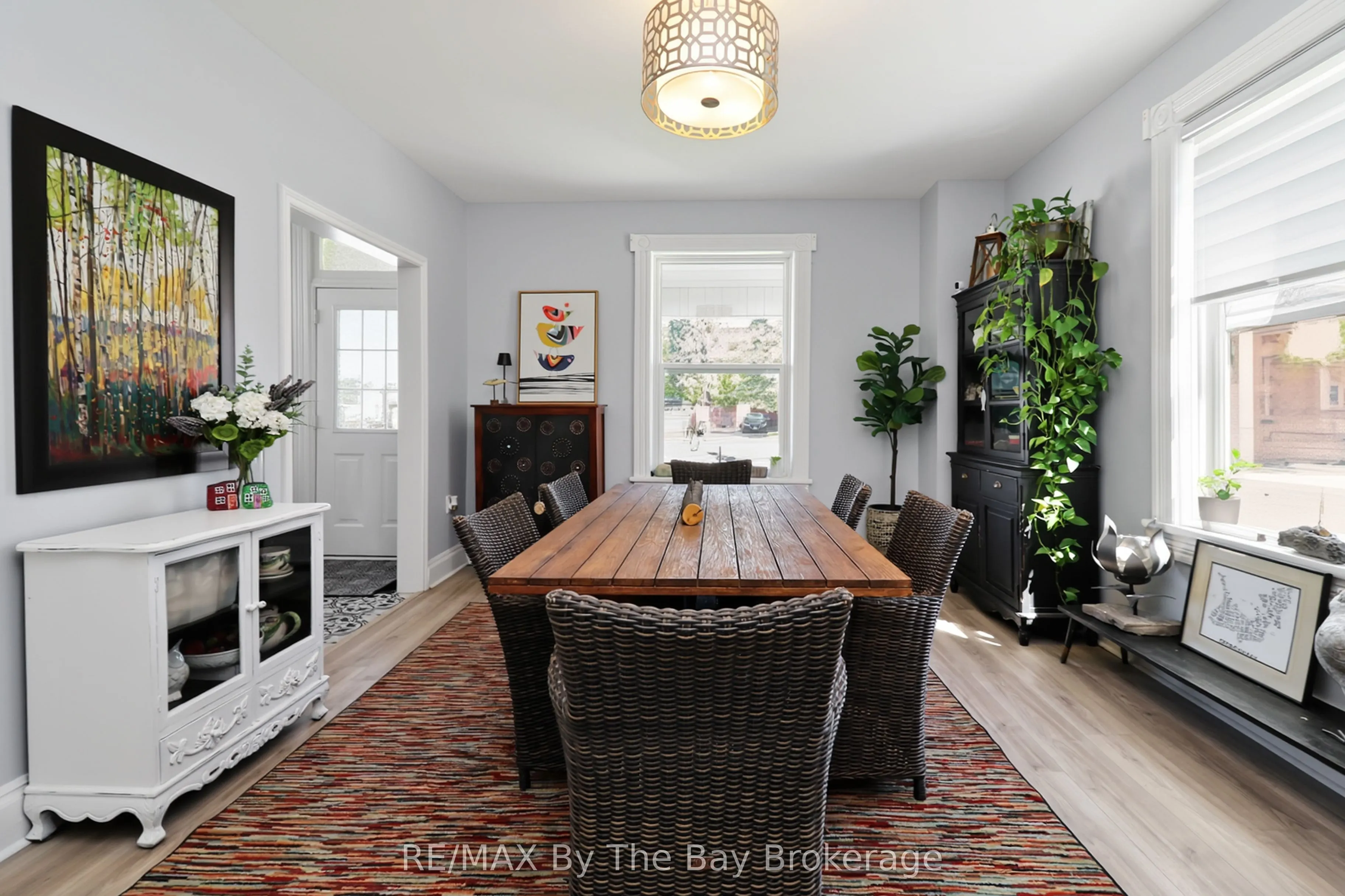 87 Queen Street W