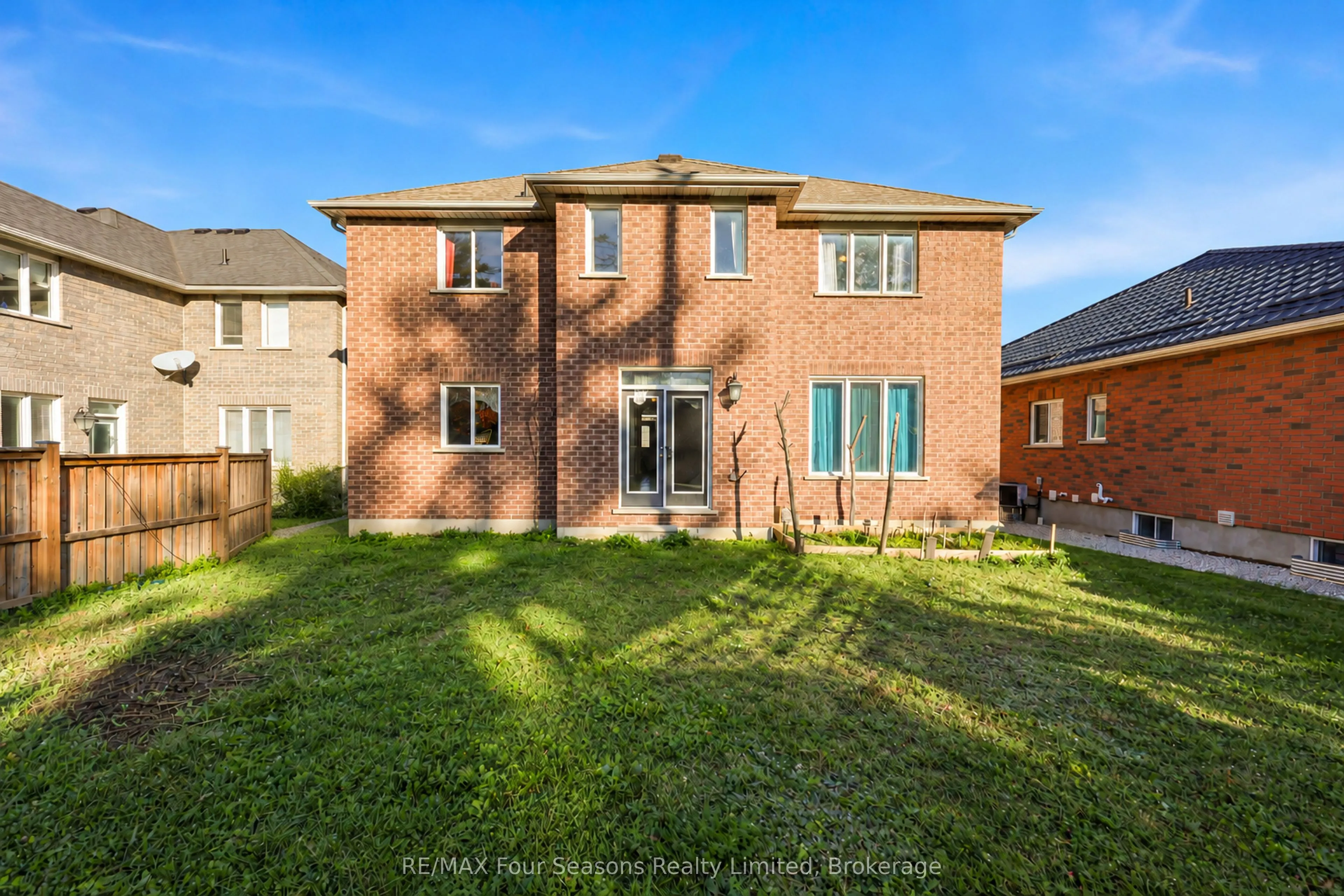 71 Lockerbie Crescent