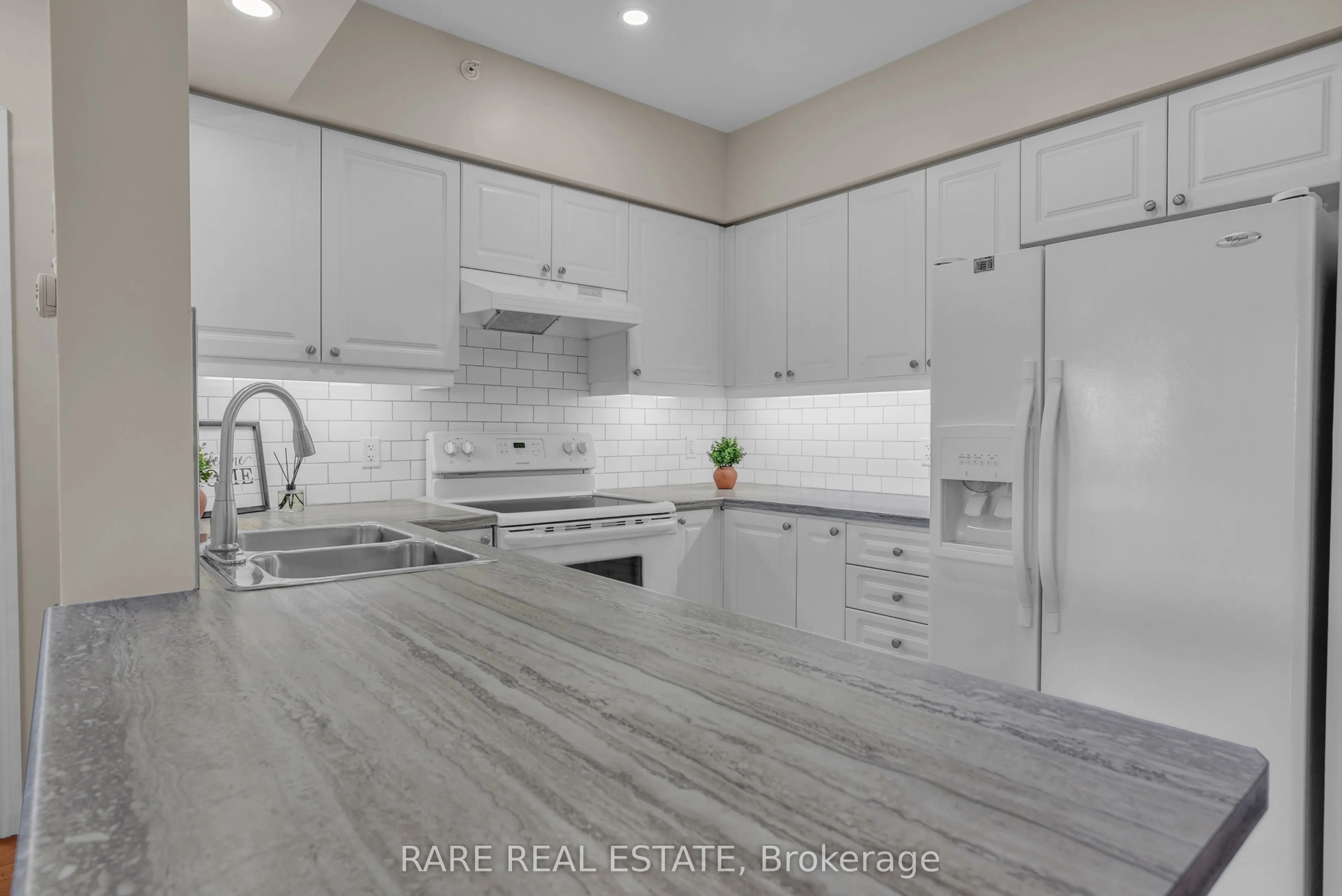 41 Ferndale Drive S #309