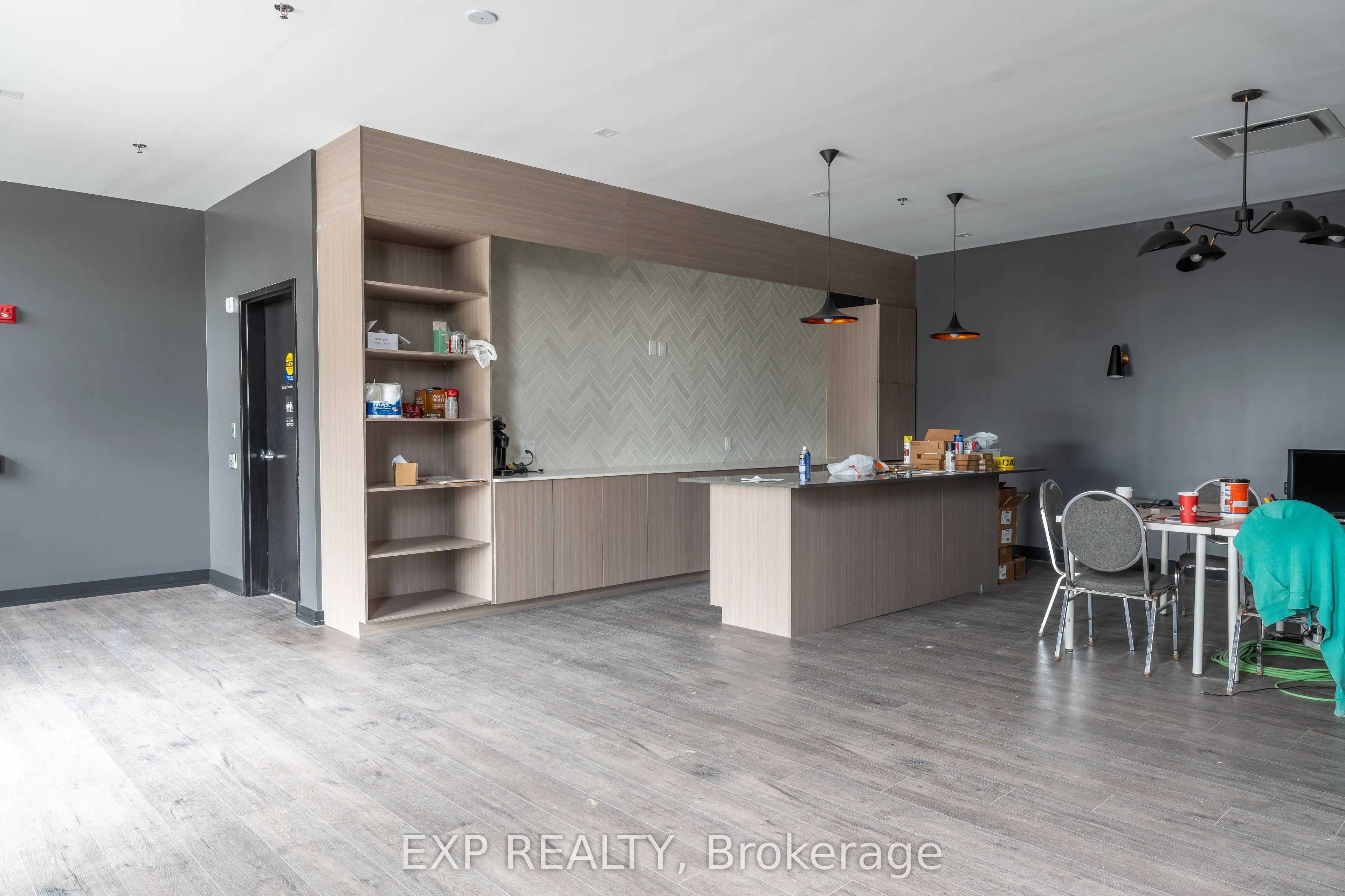 430 Essa Road #406
