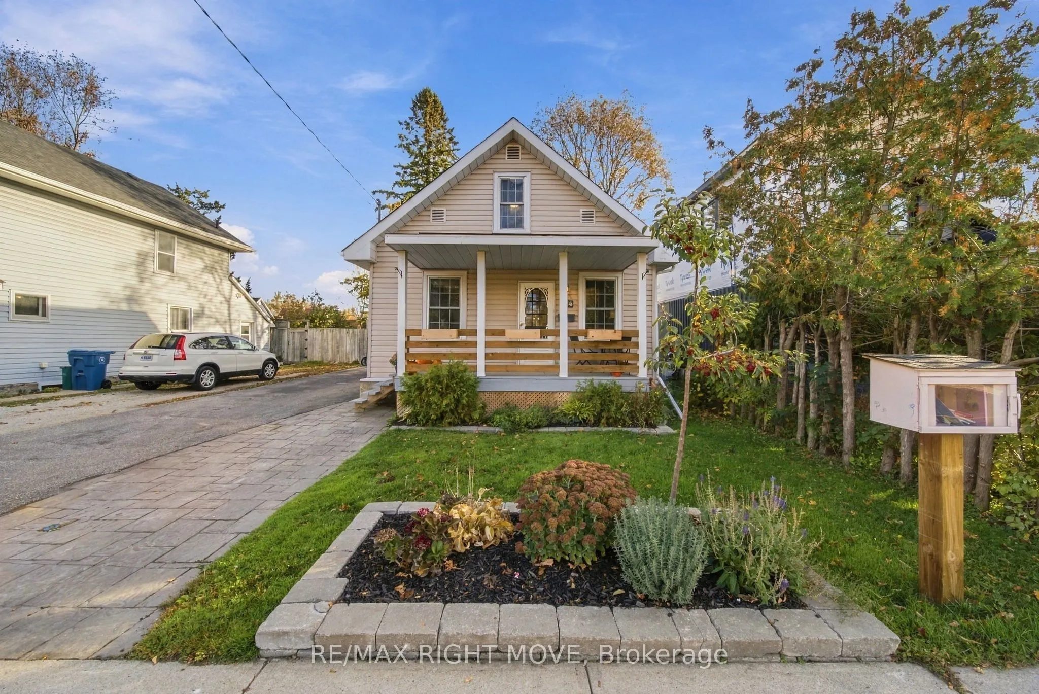 94 Westmount Drive N