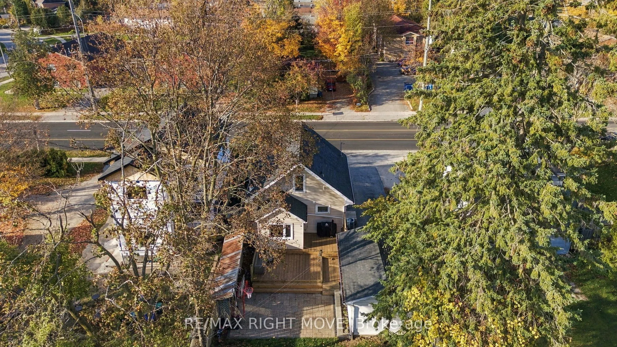 94 Westmount Drive N