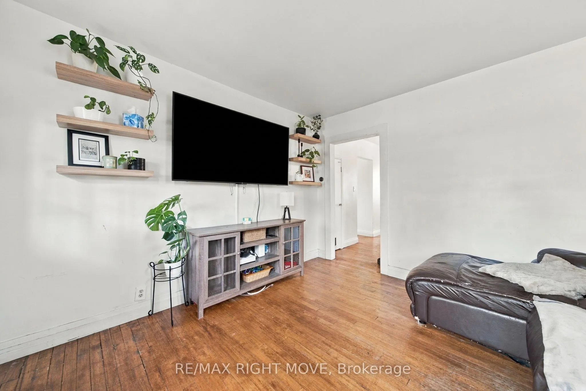 94 Westmount Drive N