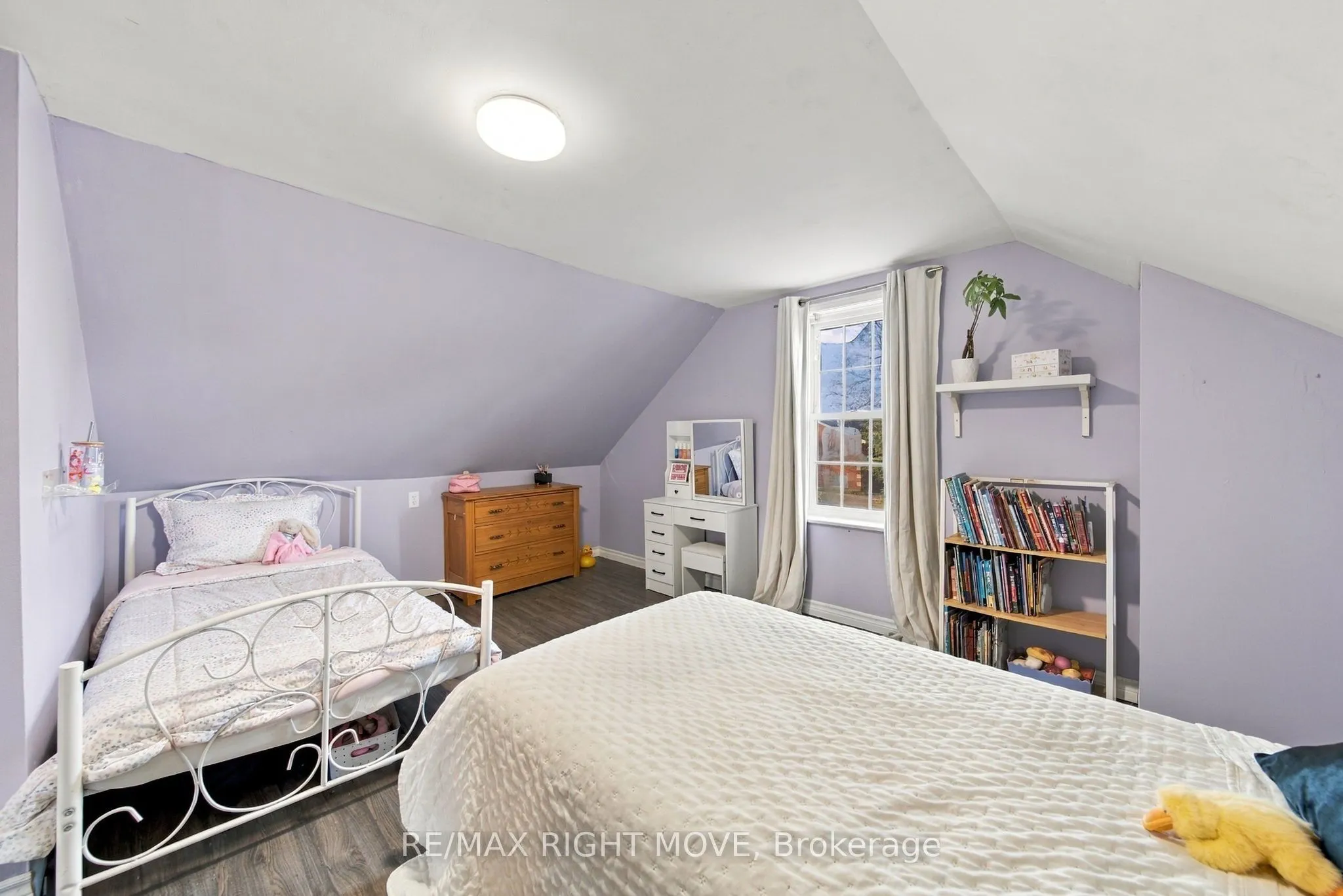 94 Westmount Drive N