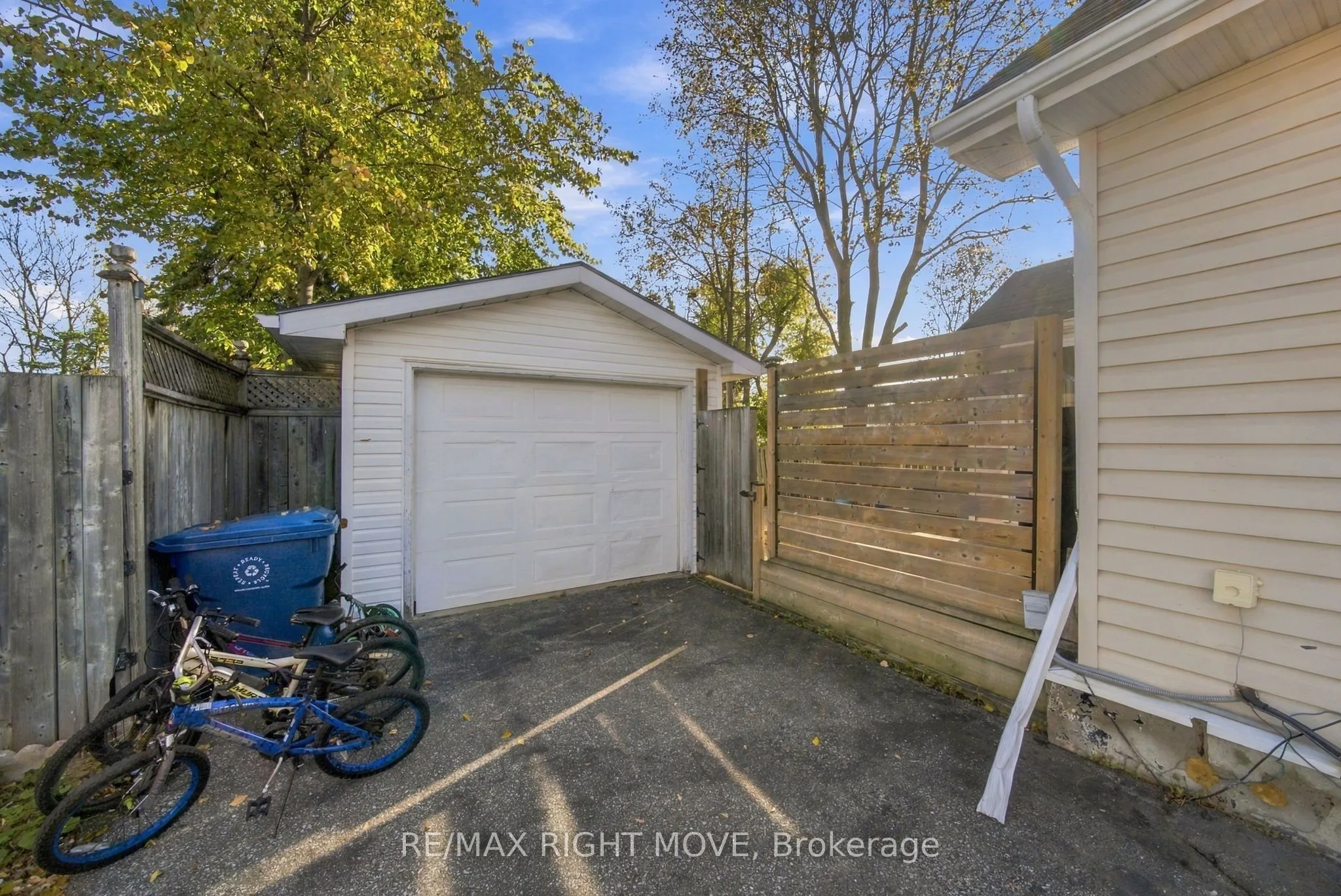 94 Westmount Drive N