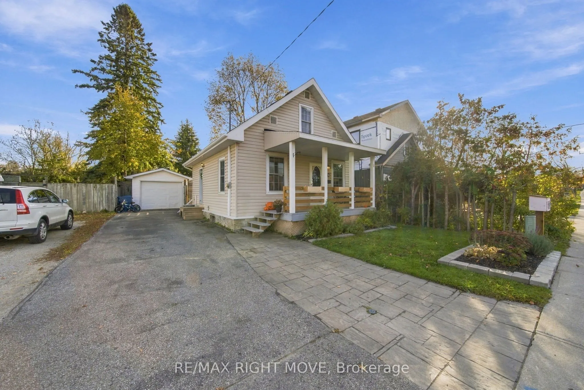 94 Westmount Drive N