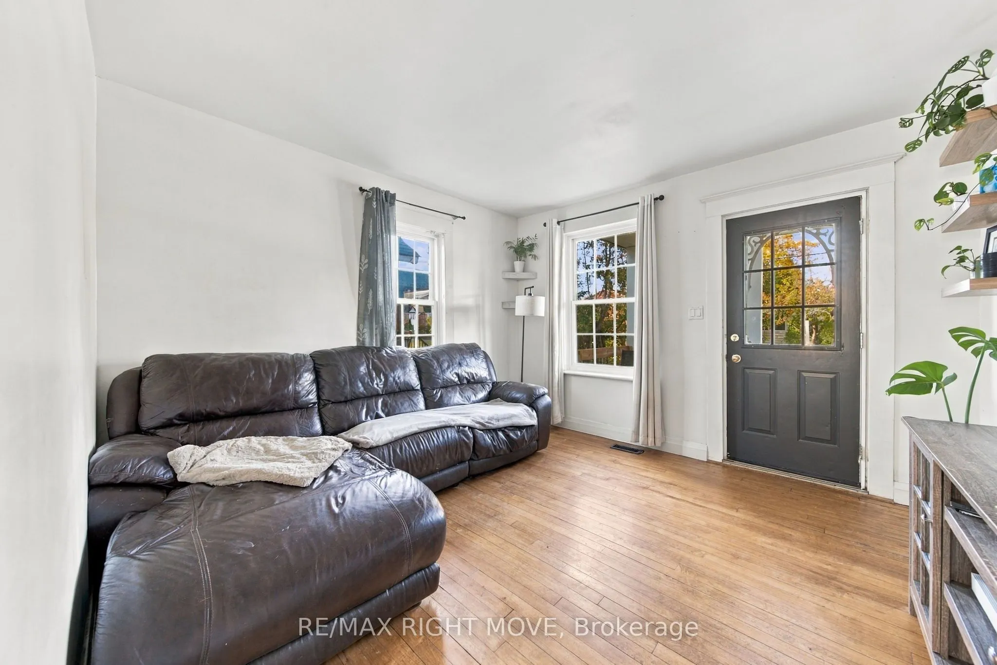 94 Westmount Drive N