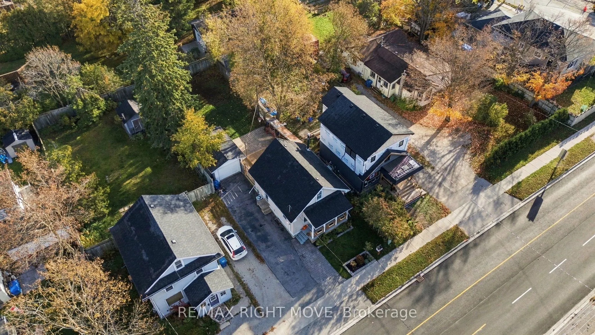 94 Westmount Drive N
