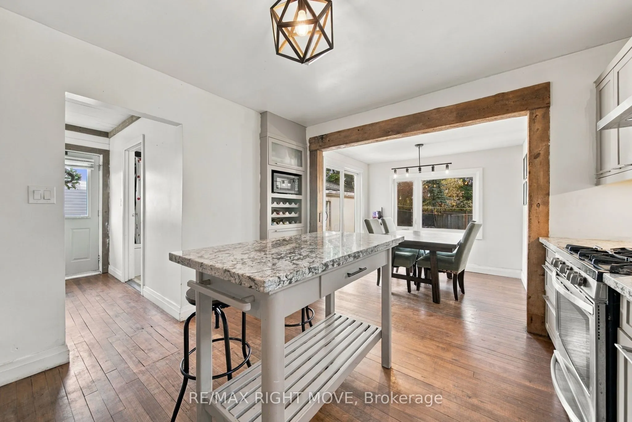 94 Westmount Drive N