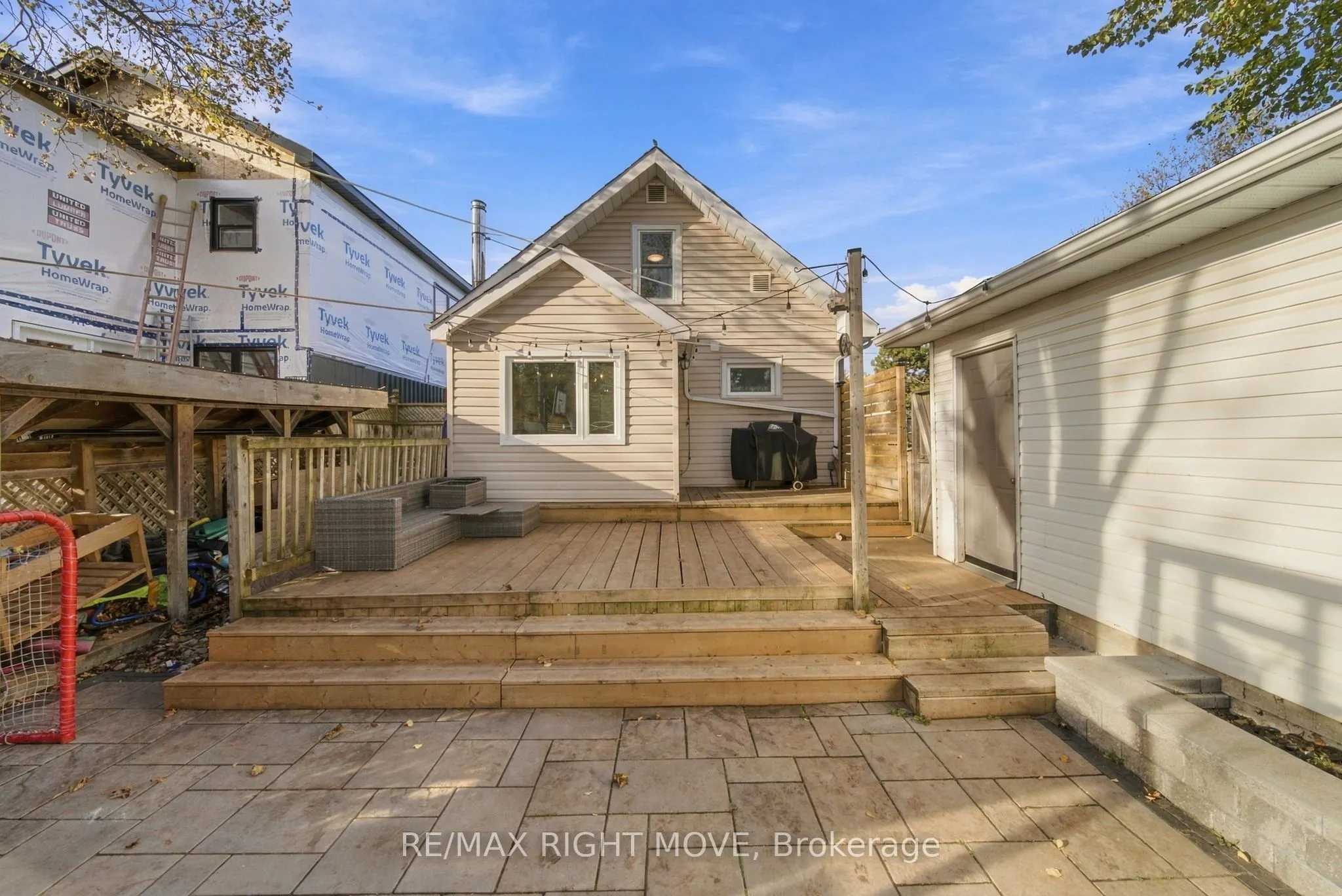 94 Westmount Drive N