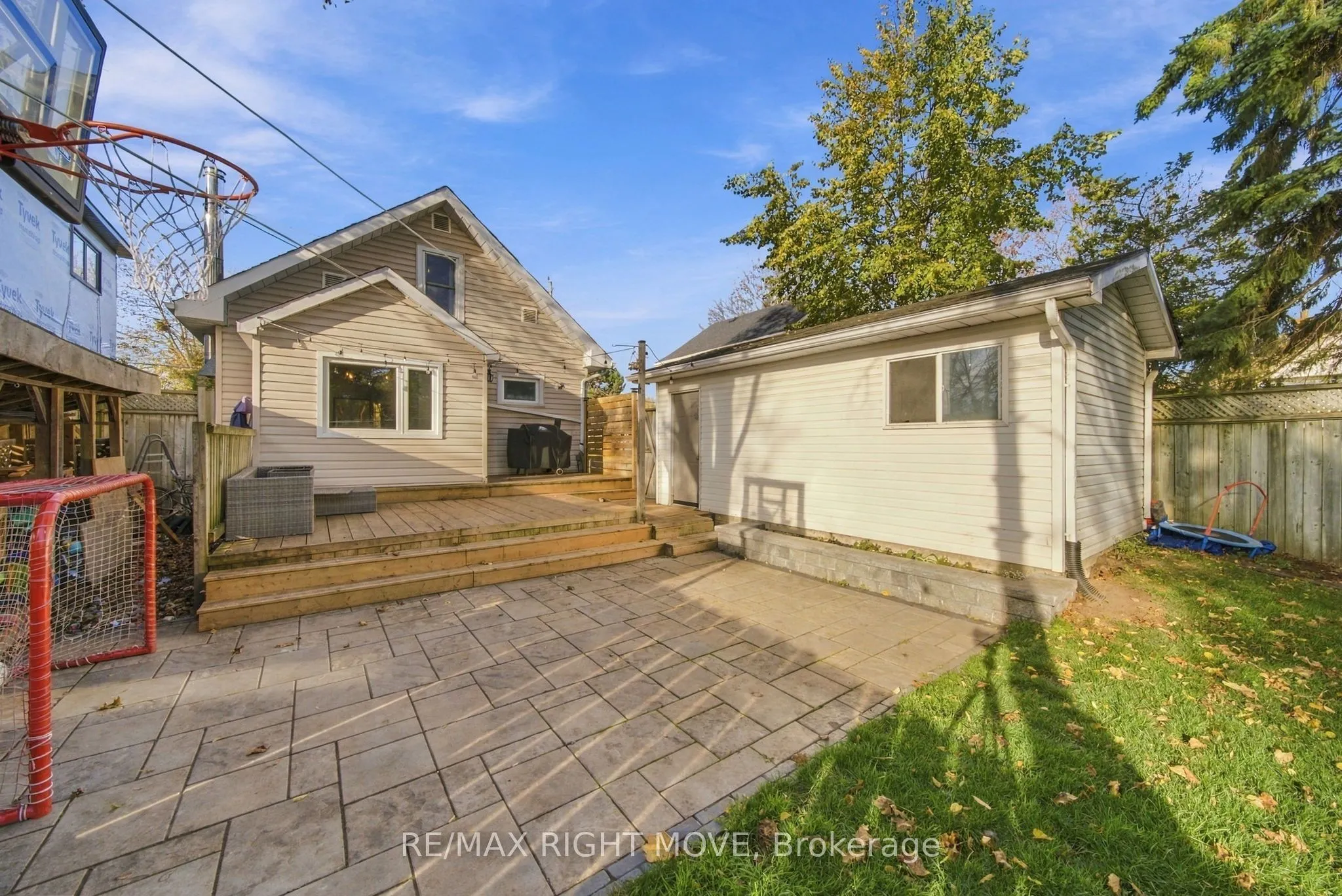 94 Westmount Drive N