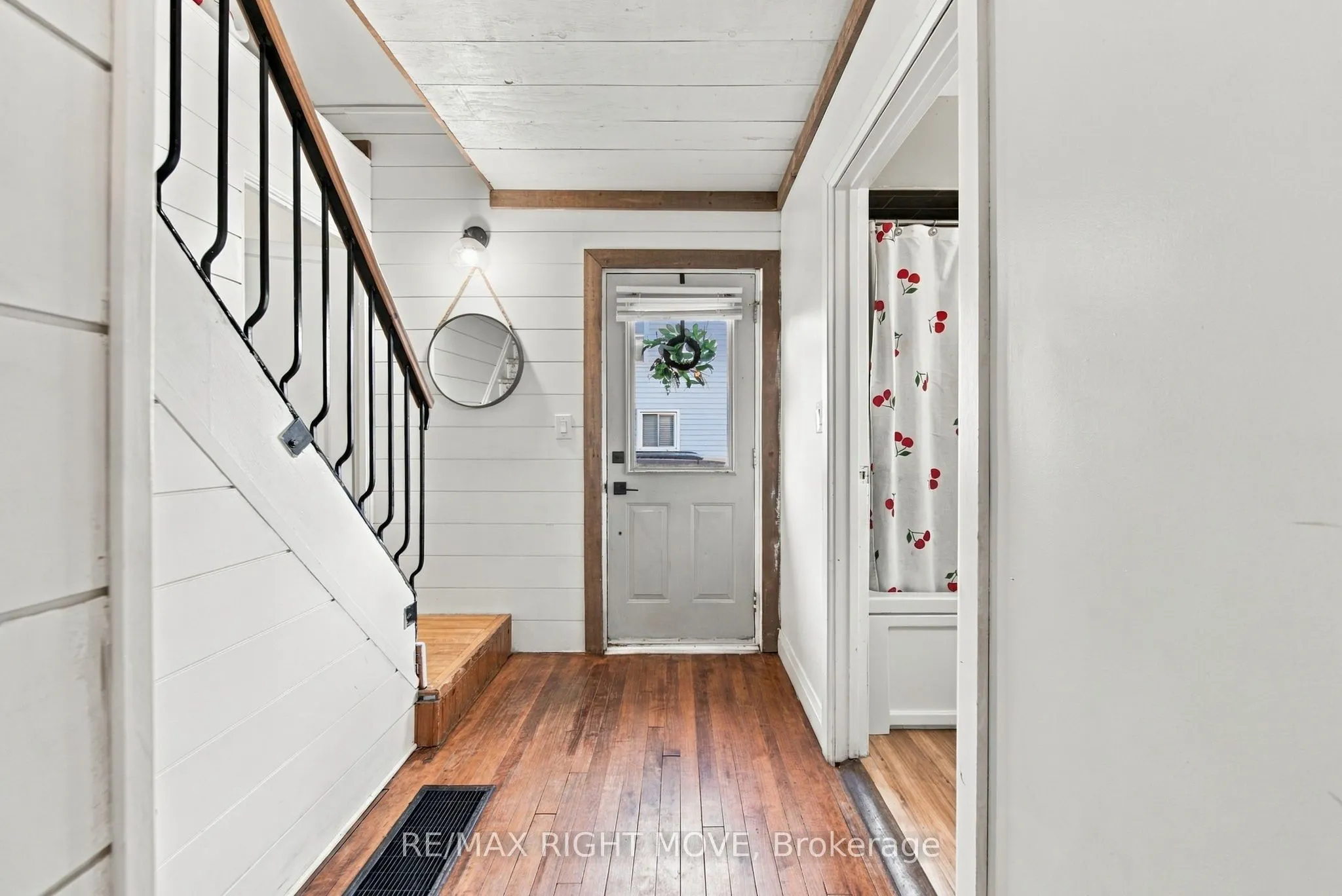 94 Westmount Drive N