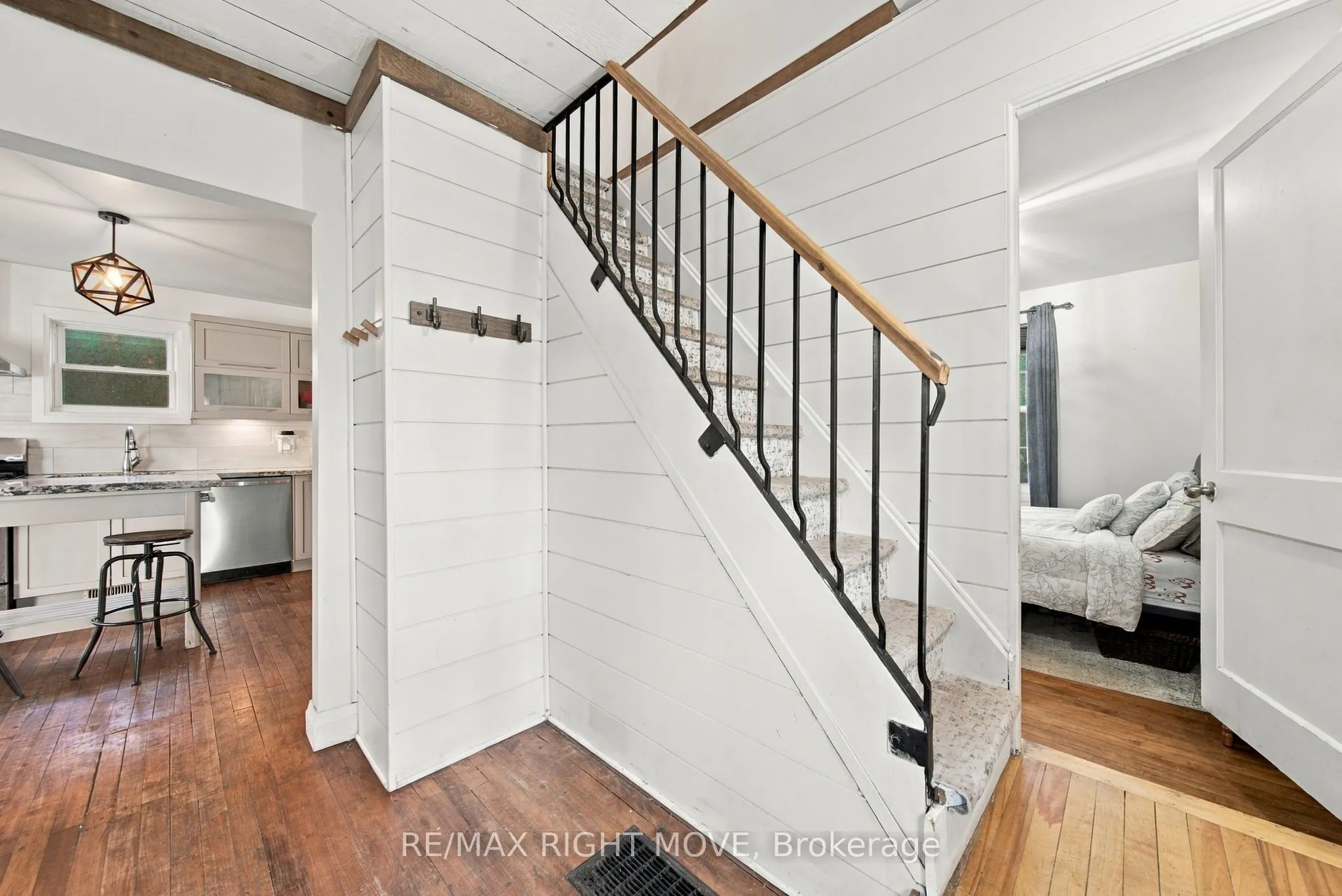 94 Westmount Drive N