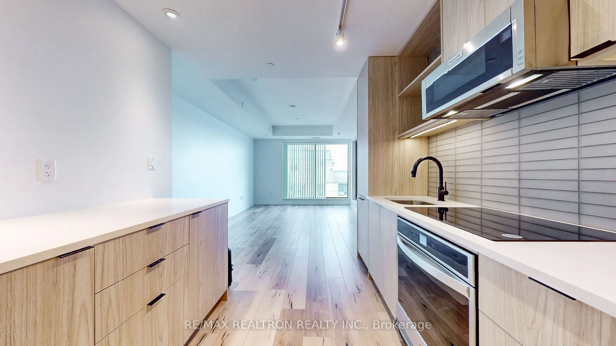 185 Dunlop Street E #813