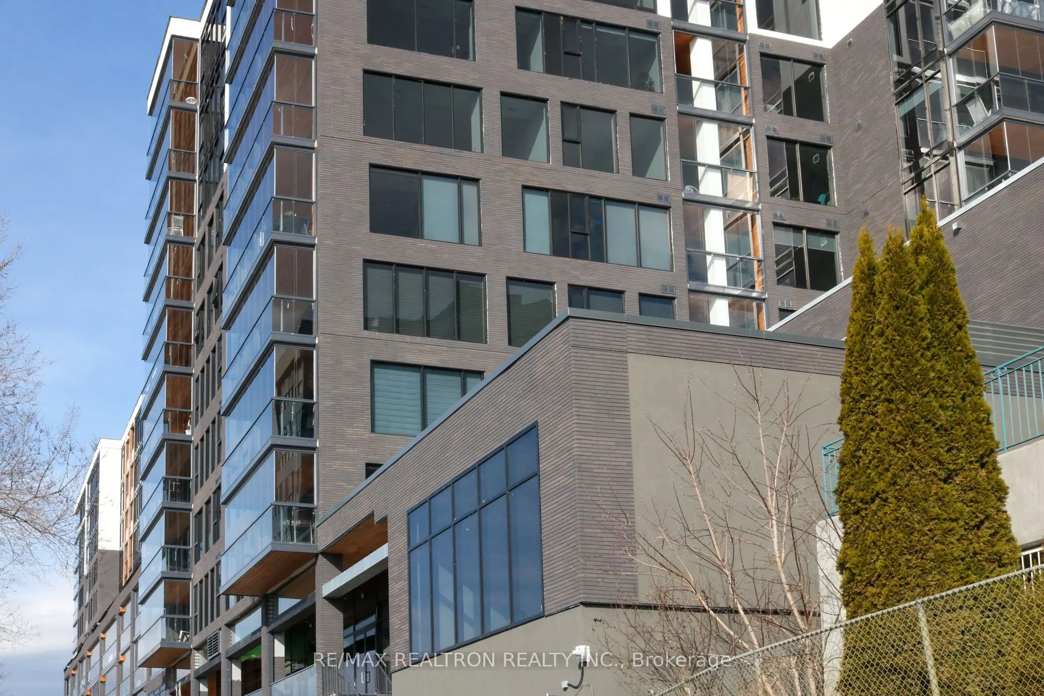 185 Dunlop Street E #813