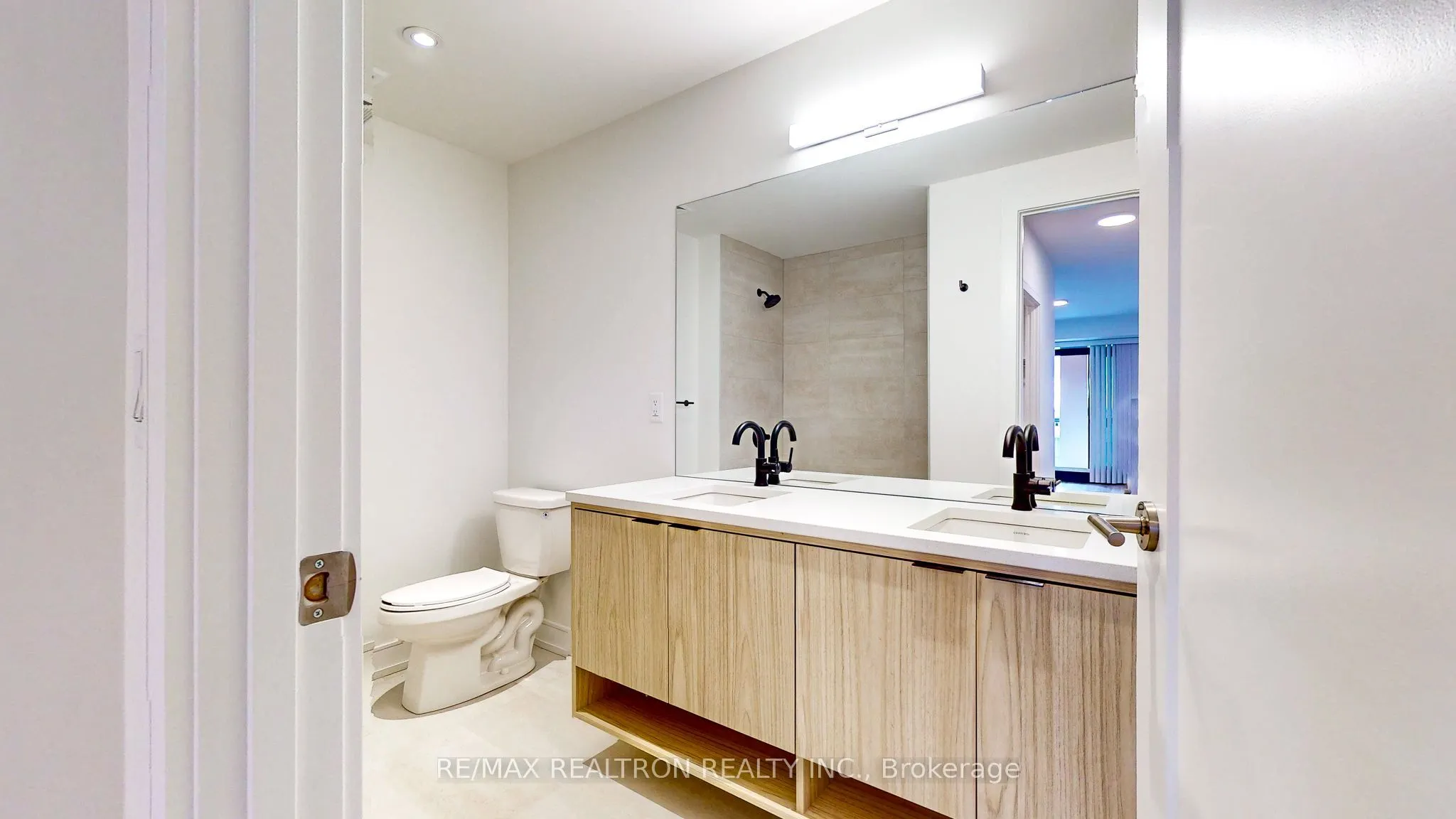 185 Dunlop Street E #813