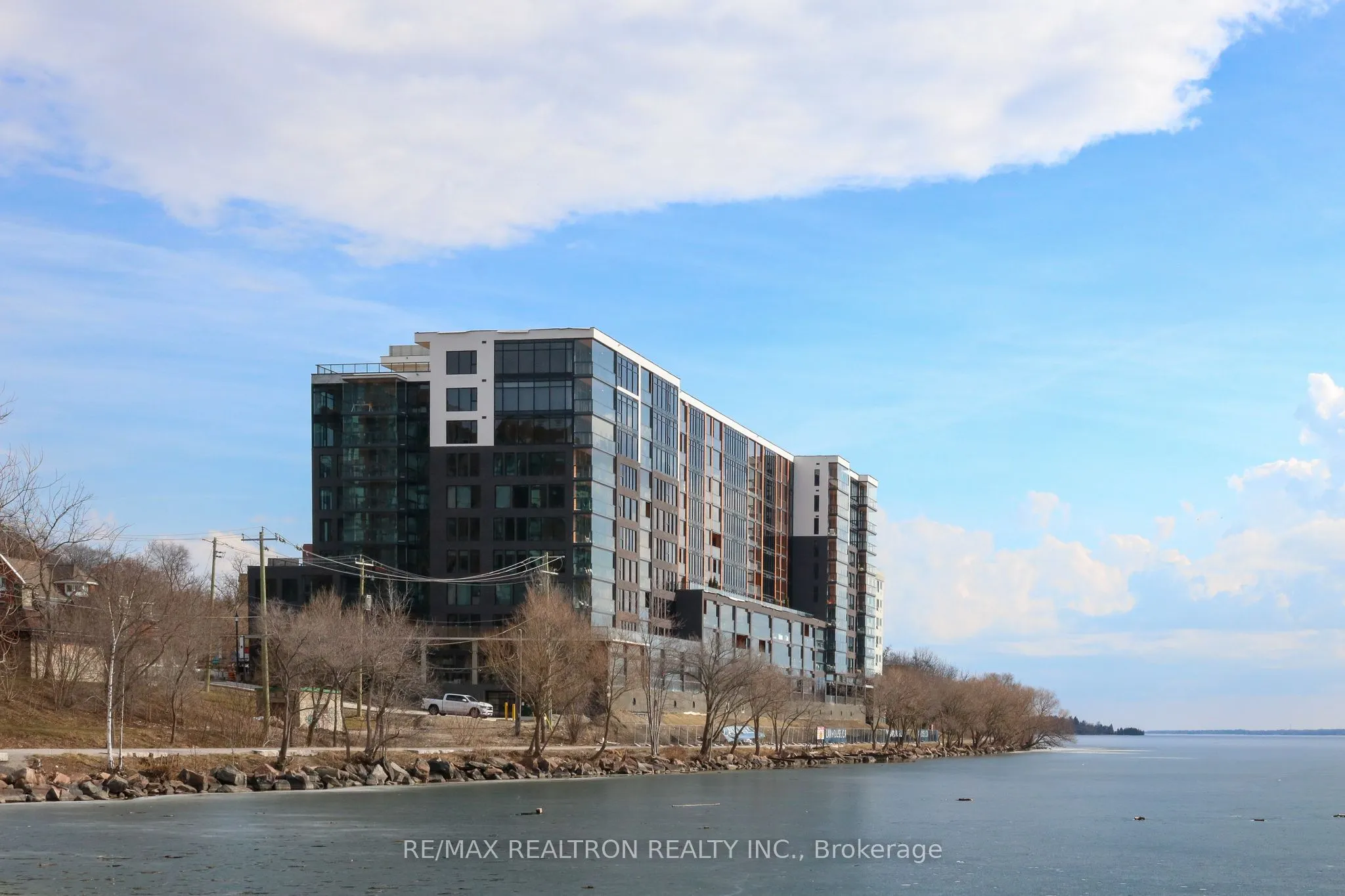 185 Dunlop Street E #813