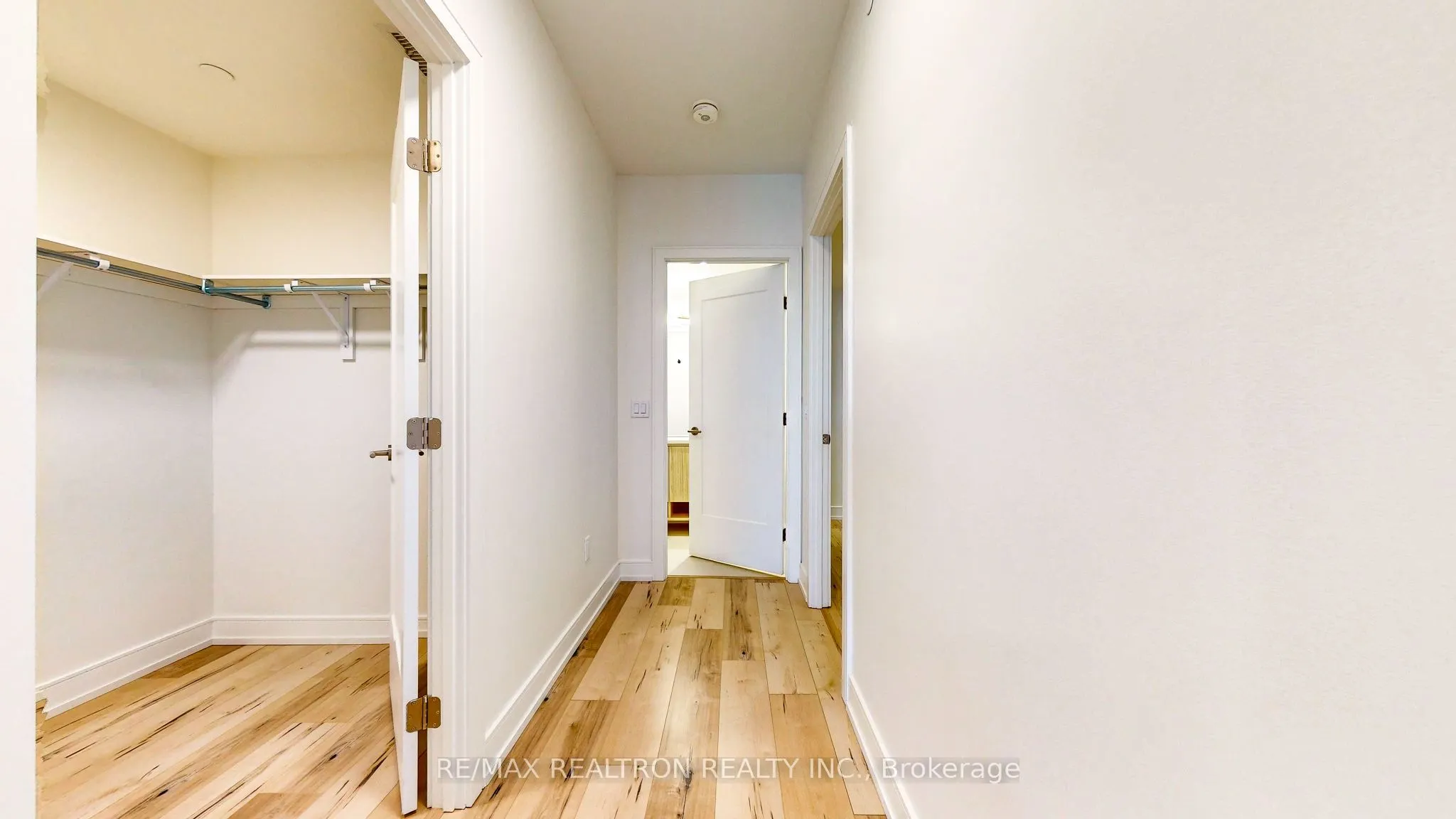 185 Dunlop Street E #813