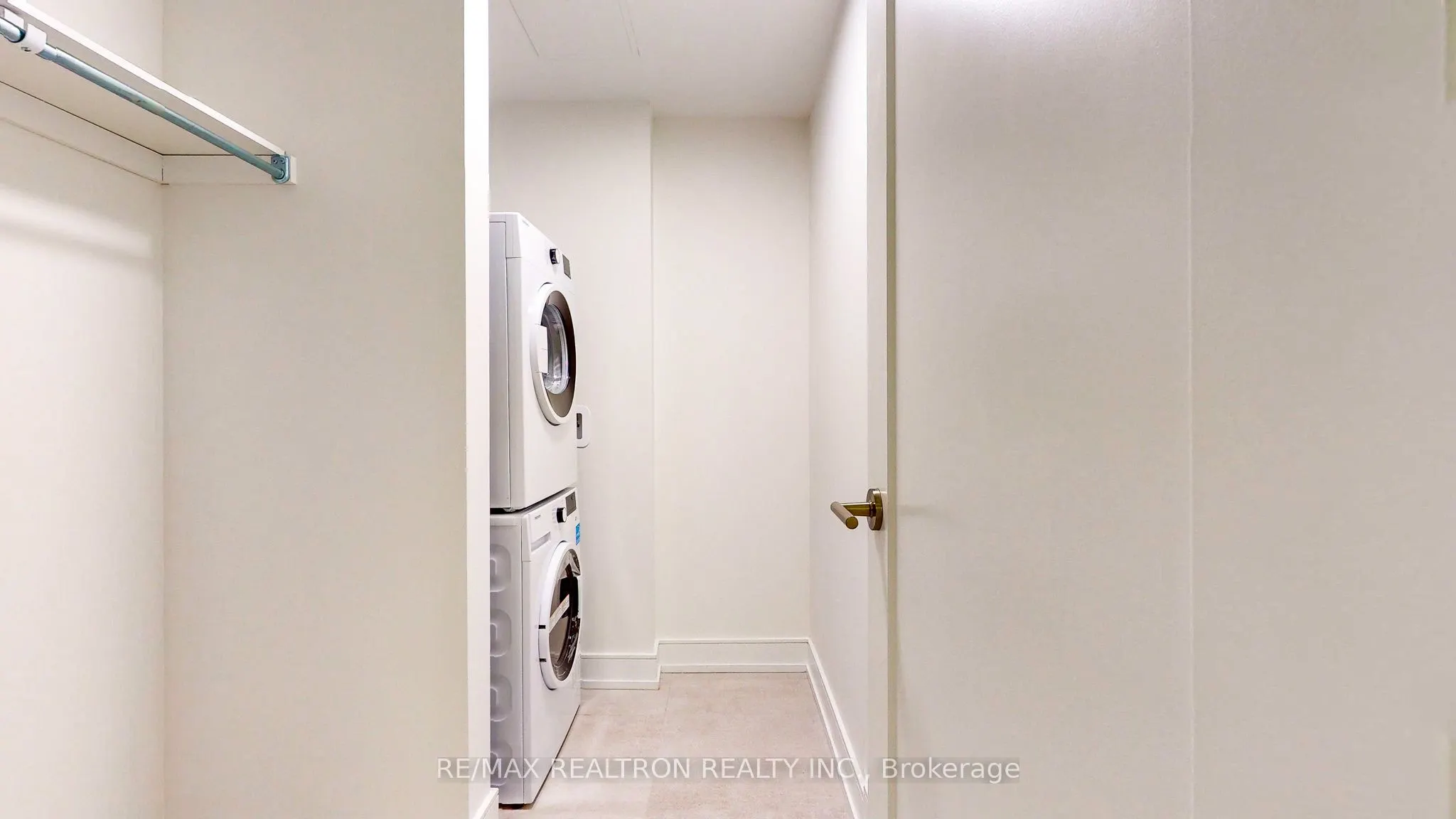 185 Dunlop Street E #813