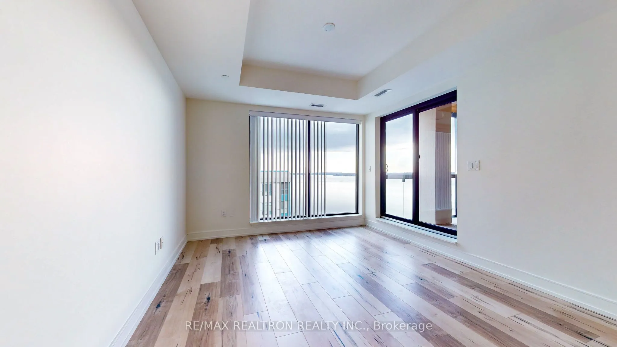 185 Dunlop Street E #813