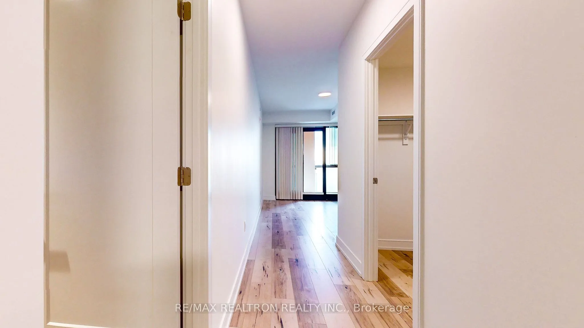 185 Dunlop Street E #813