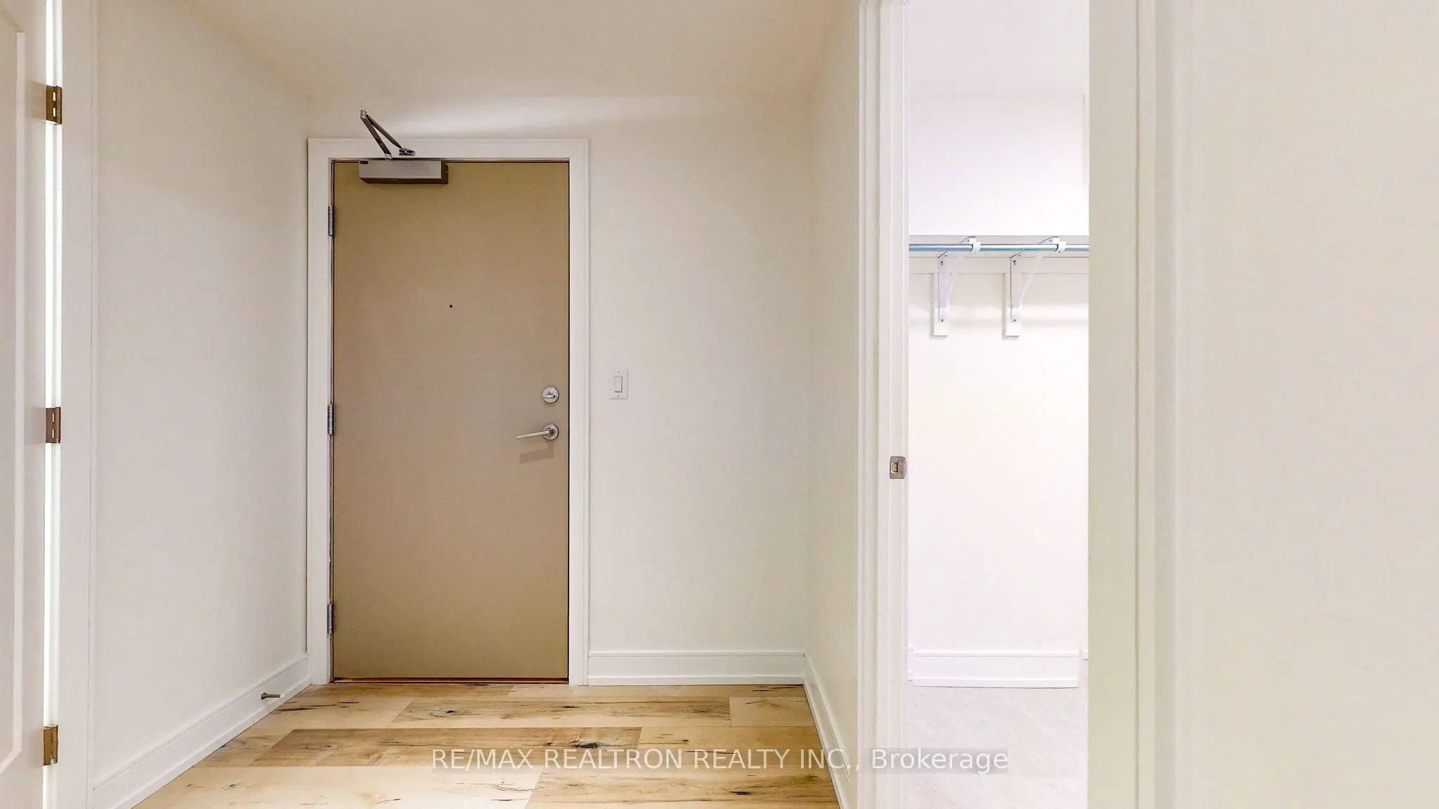 185 Dunlop Street E #813