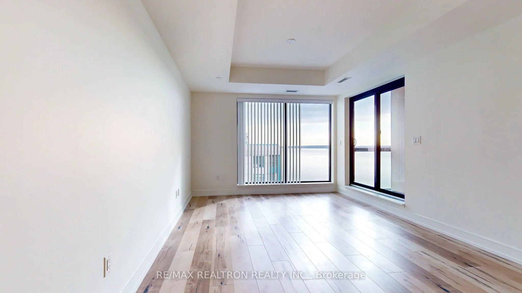 185 Dunlop Street E #813