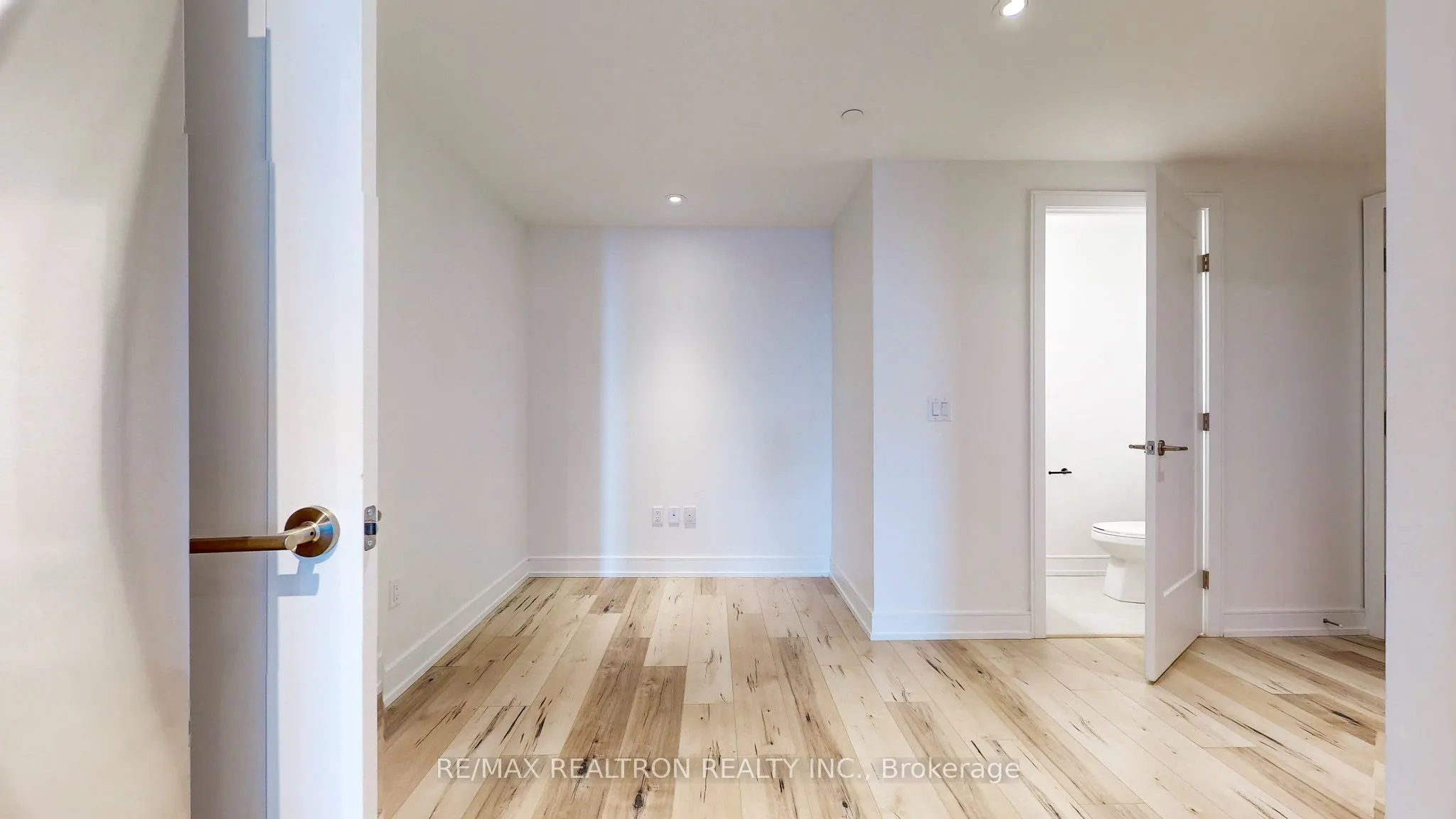 185 Dunlop Street E #813