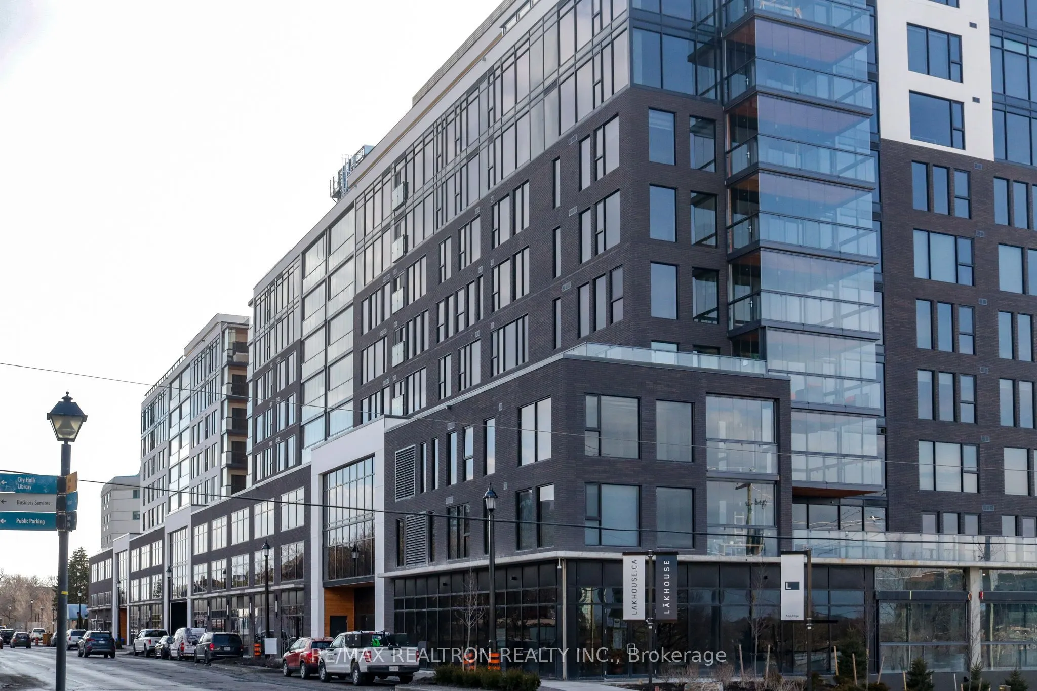 185 Dunlop Street E #813