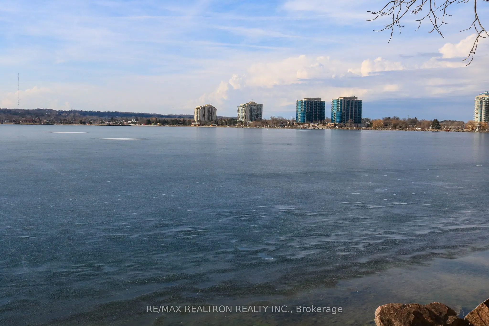 185 Dunlop Street E #813