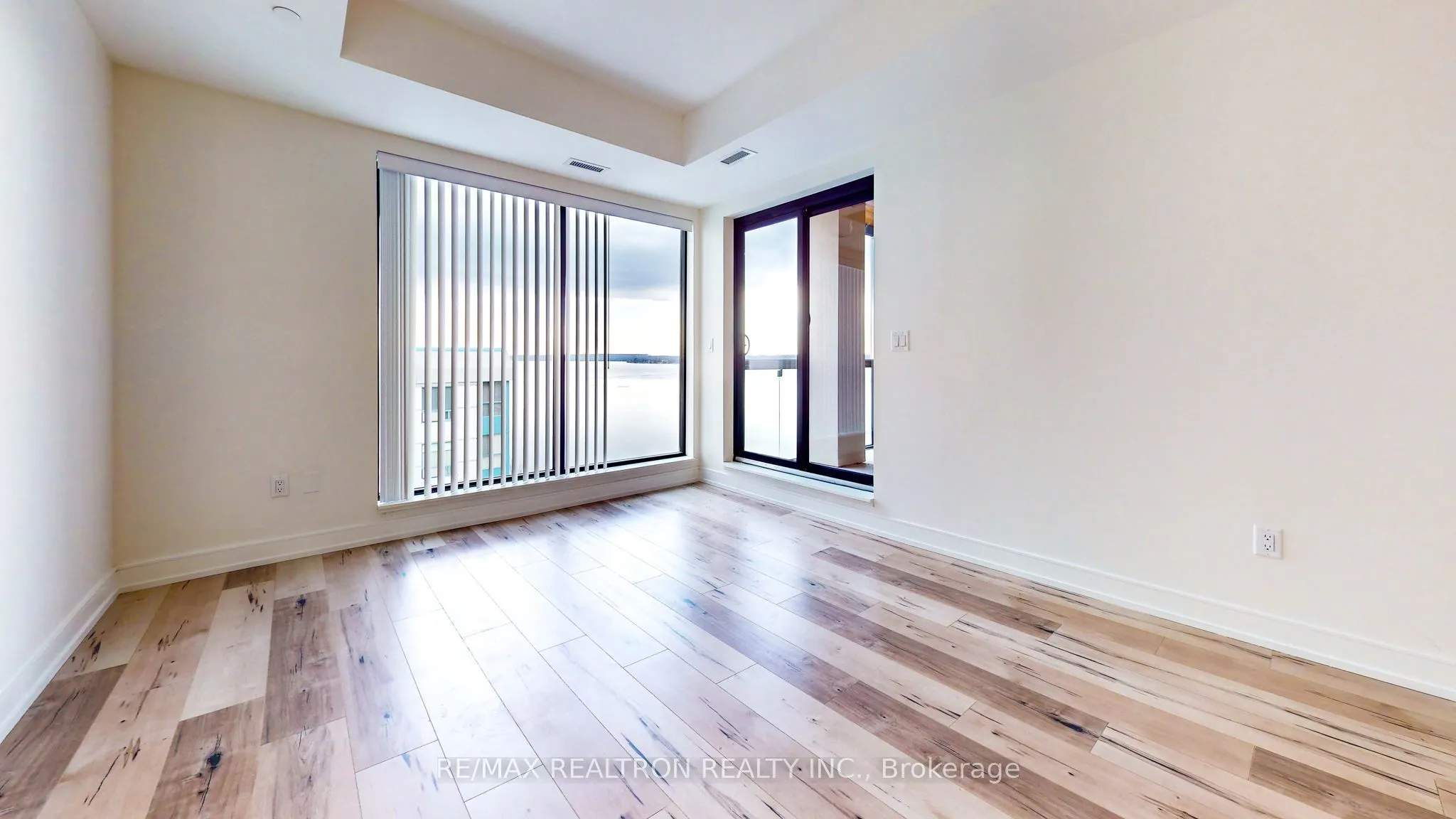 185 Dunlop Street E #813