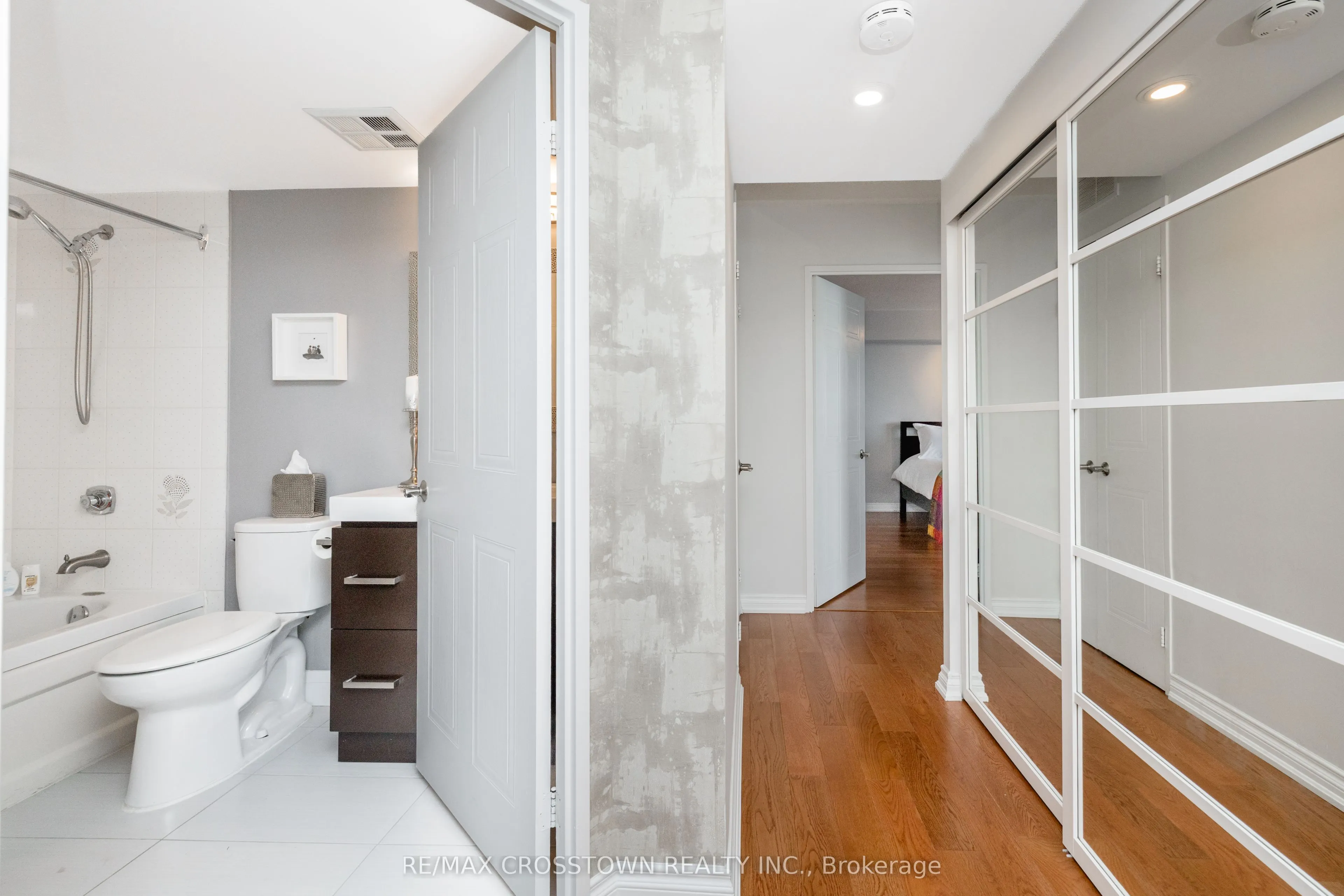 140 Dunlop Street E #1506
