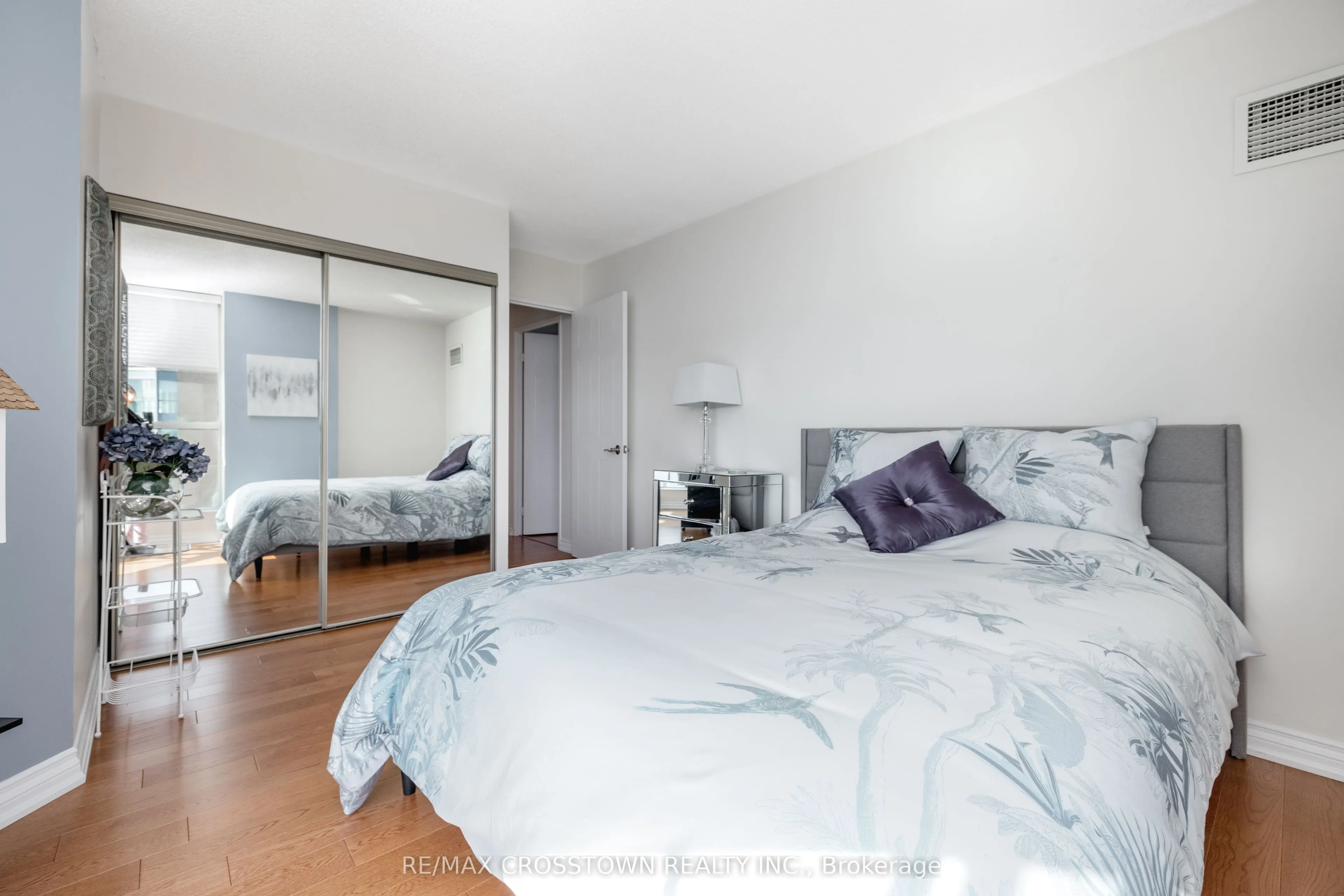 140 Dunlop Street E #1506