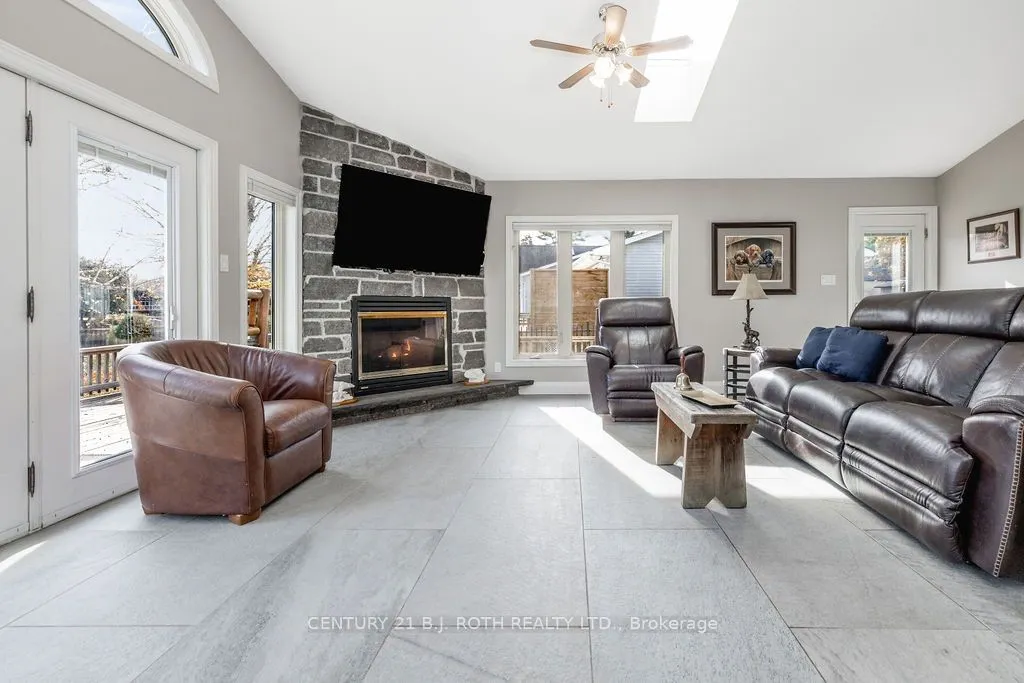 1909 Mcleod Drive