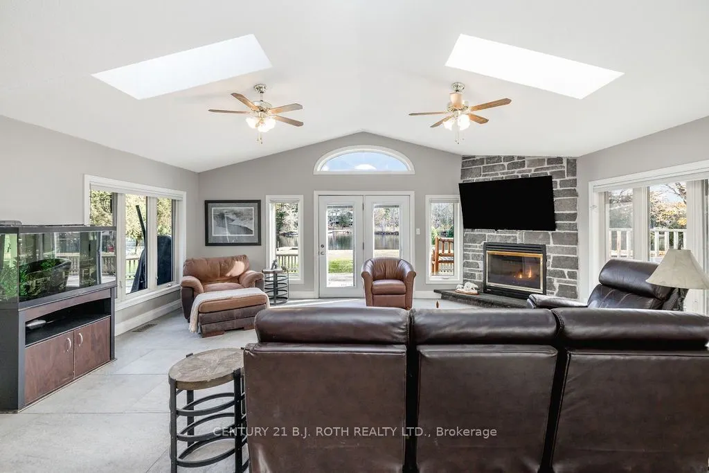 1909 Mcleod Drive
