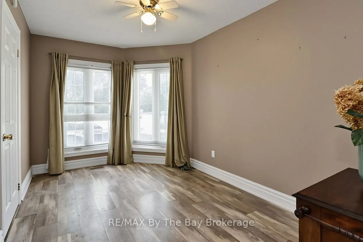 54 Fairway Crescent