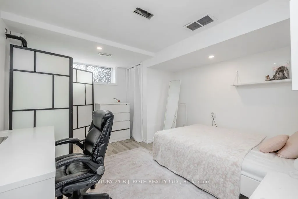 61 Ward Avenue