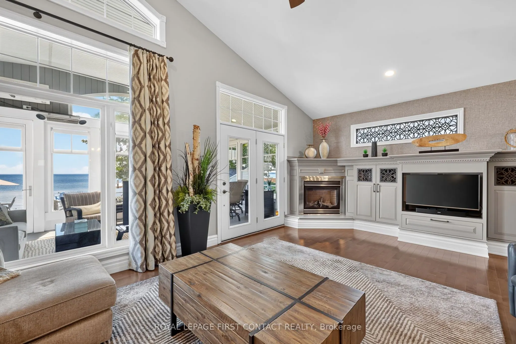 167 Lakeshore Road W