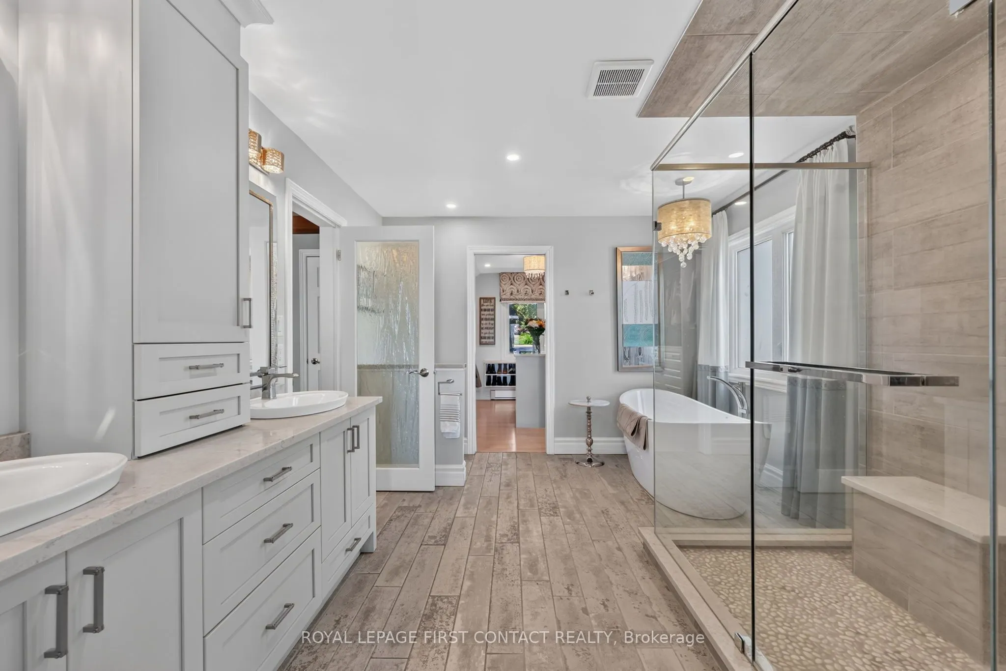 167 Lakeshore Road W