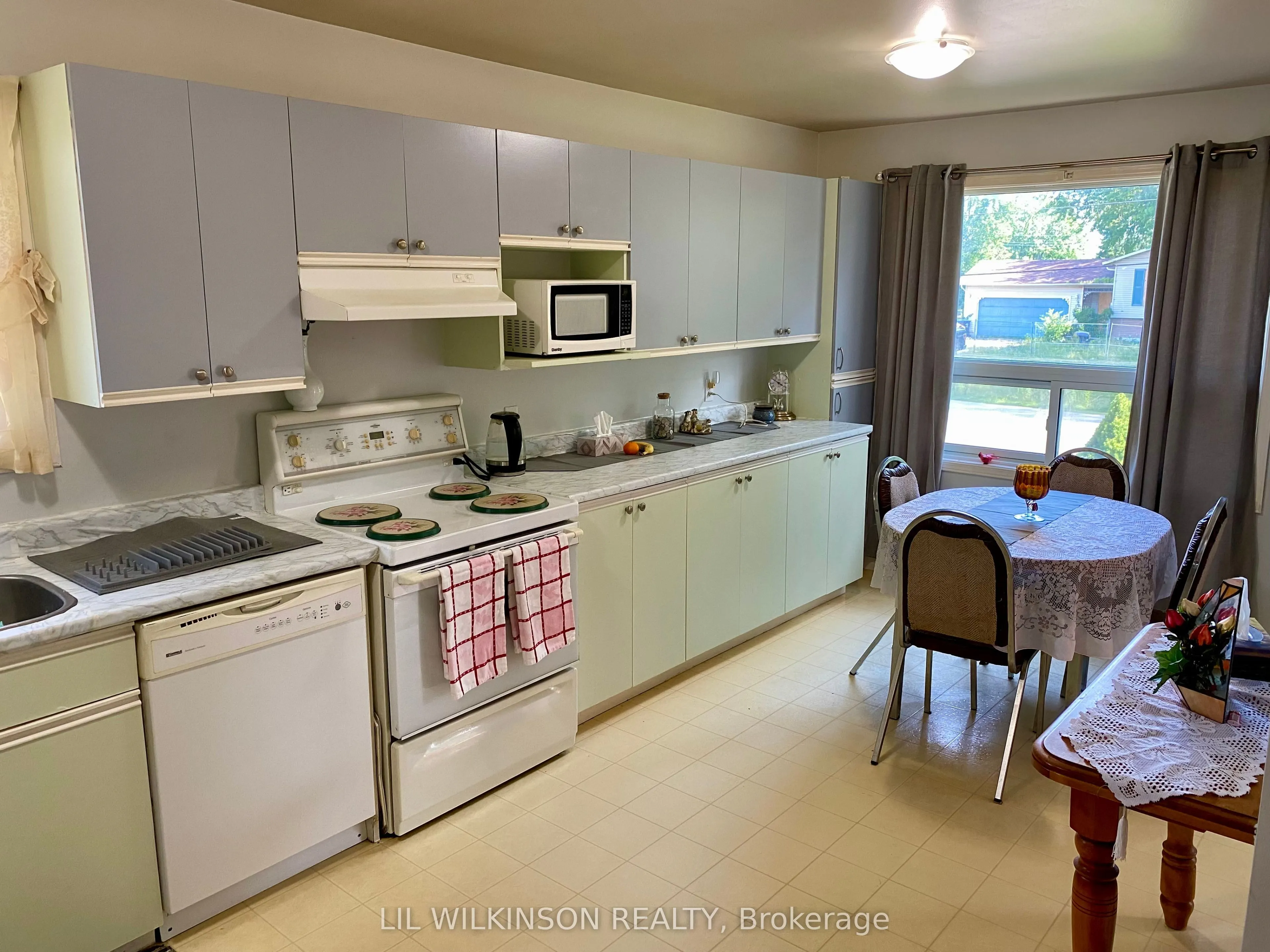 4 Sunset Crescent