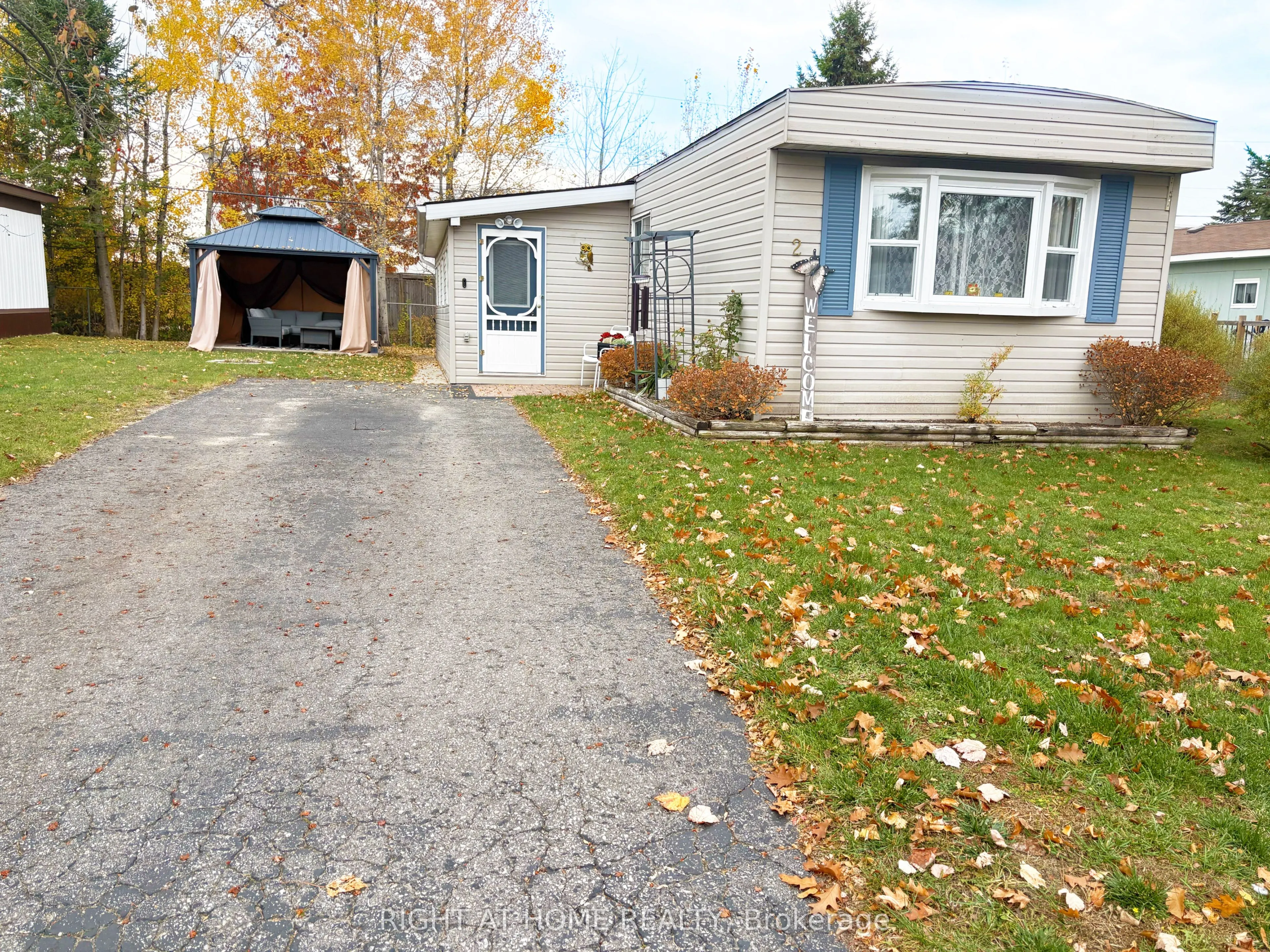 2 GEORGIAN GLEN Drive