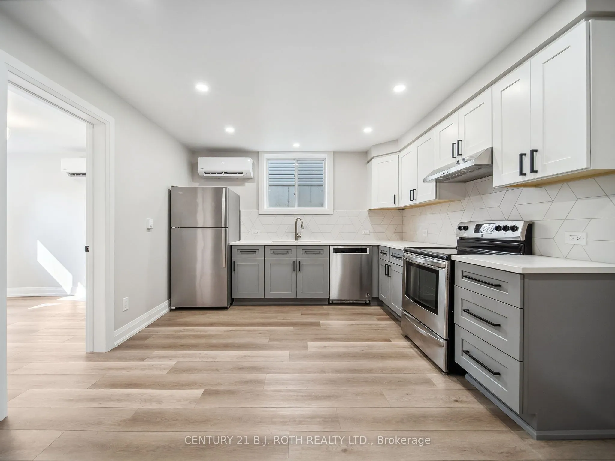 14 CHRISTINE Place #LOWER