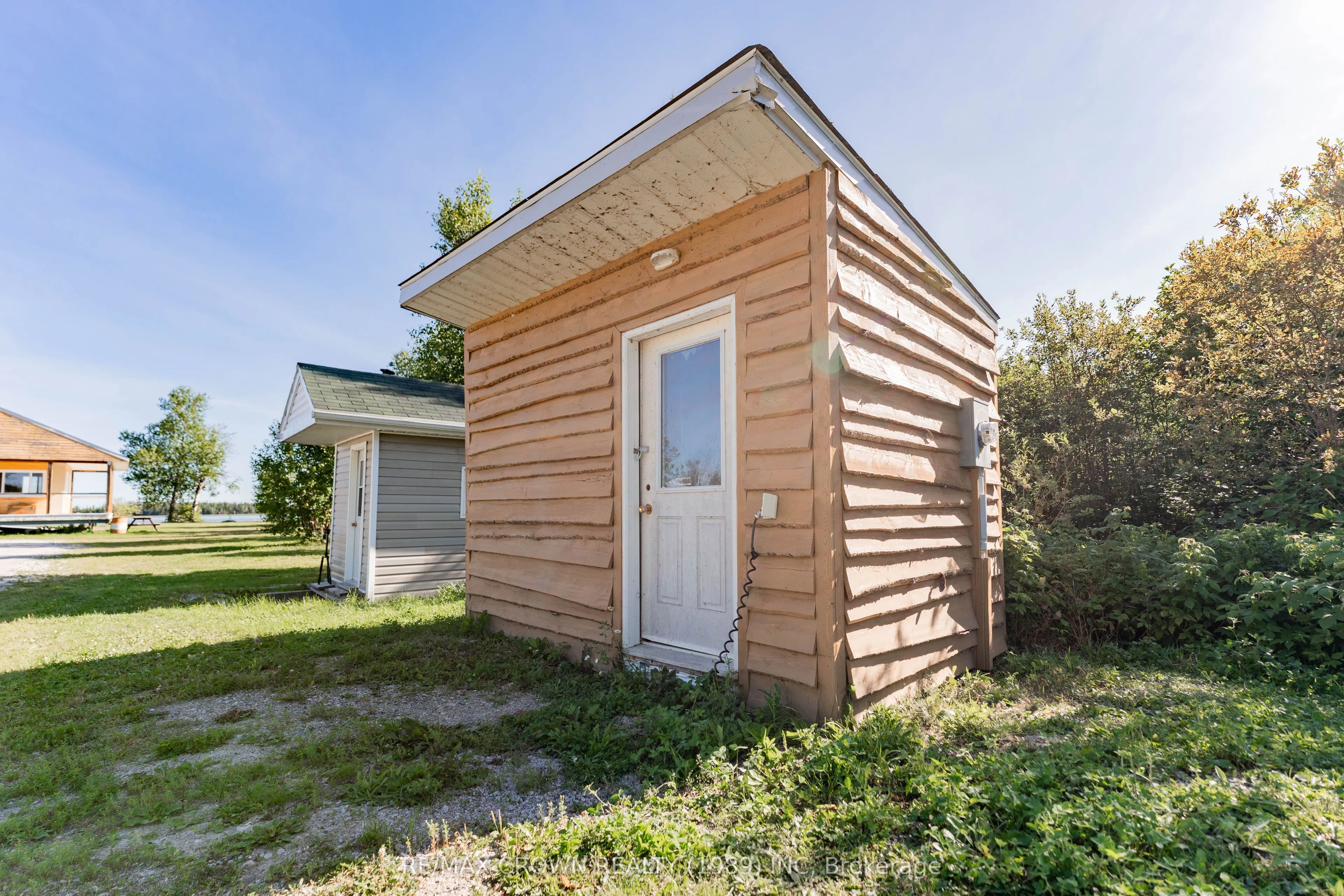 24 SHALLOW LAKE Road W