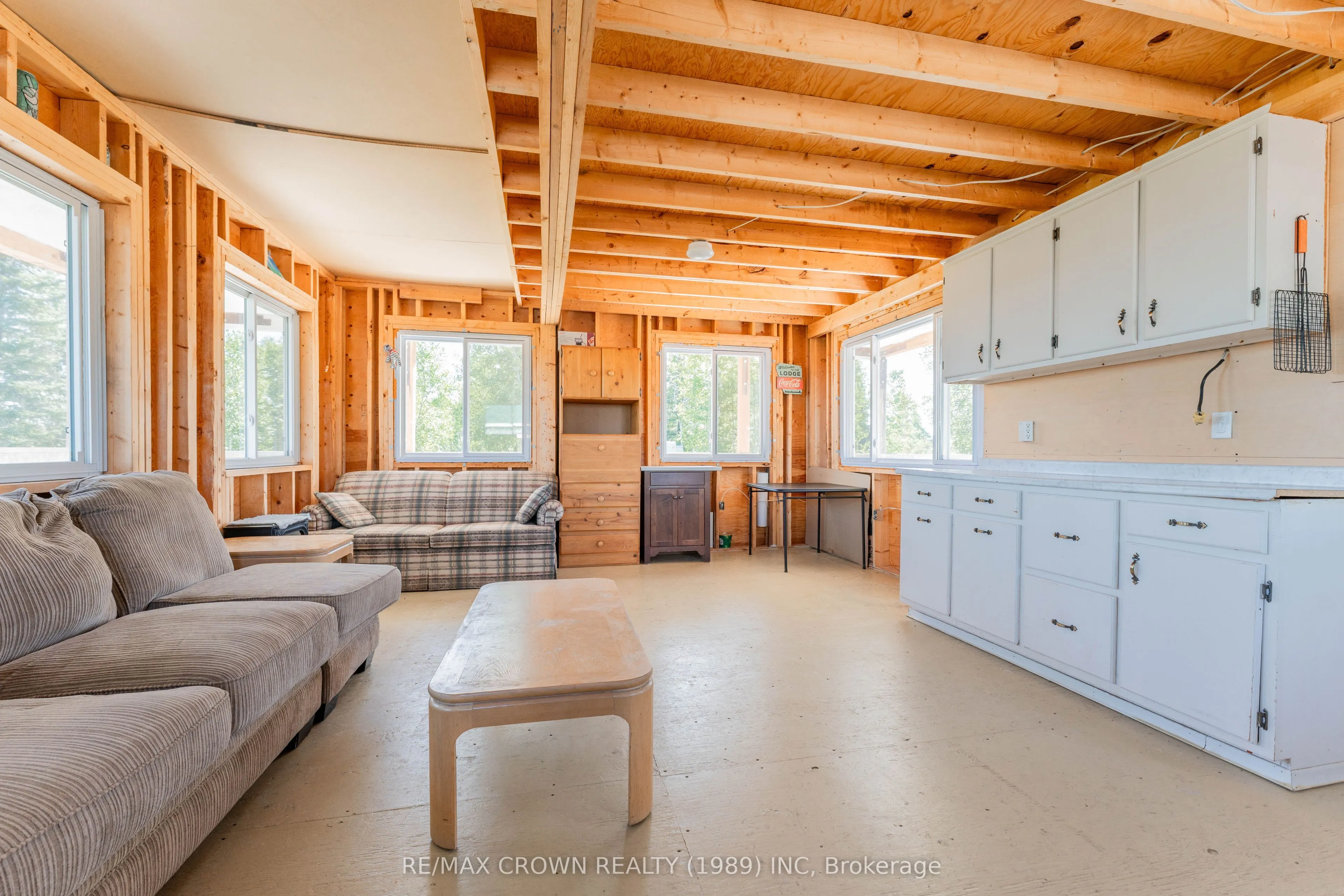 24 SHALLOW LAKE Road W
