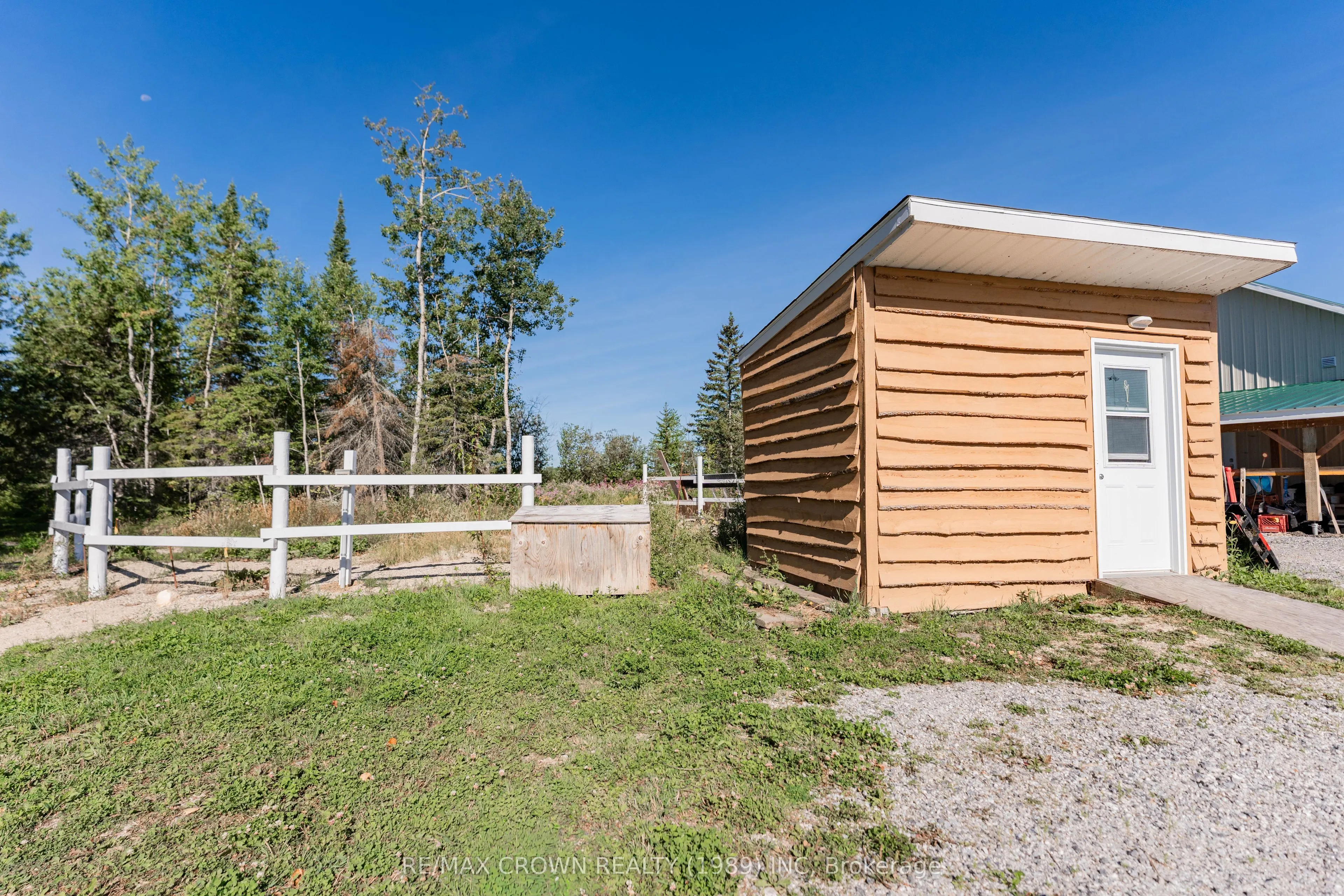 24 SHALLOW LAKE Road W