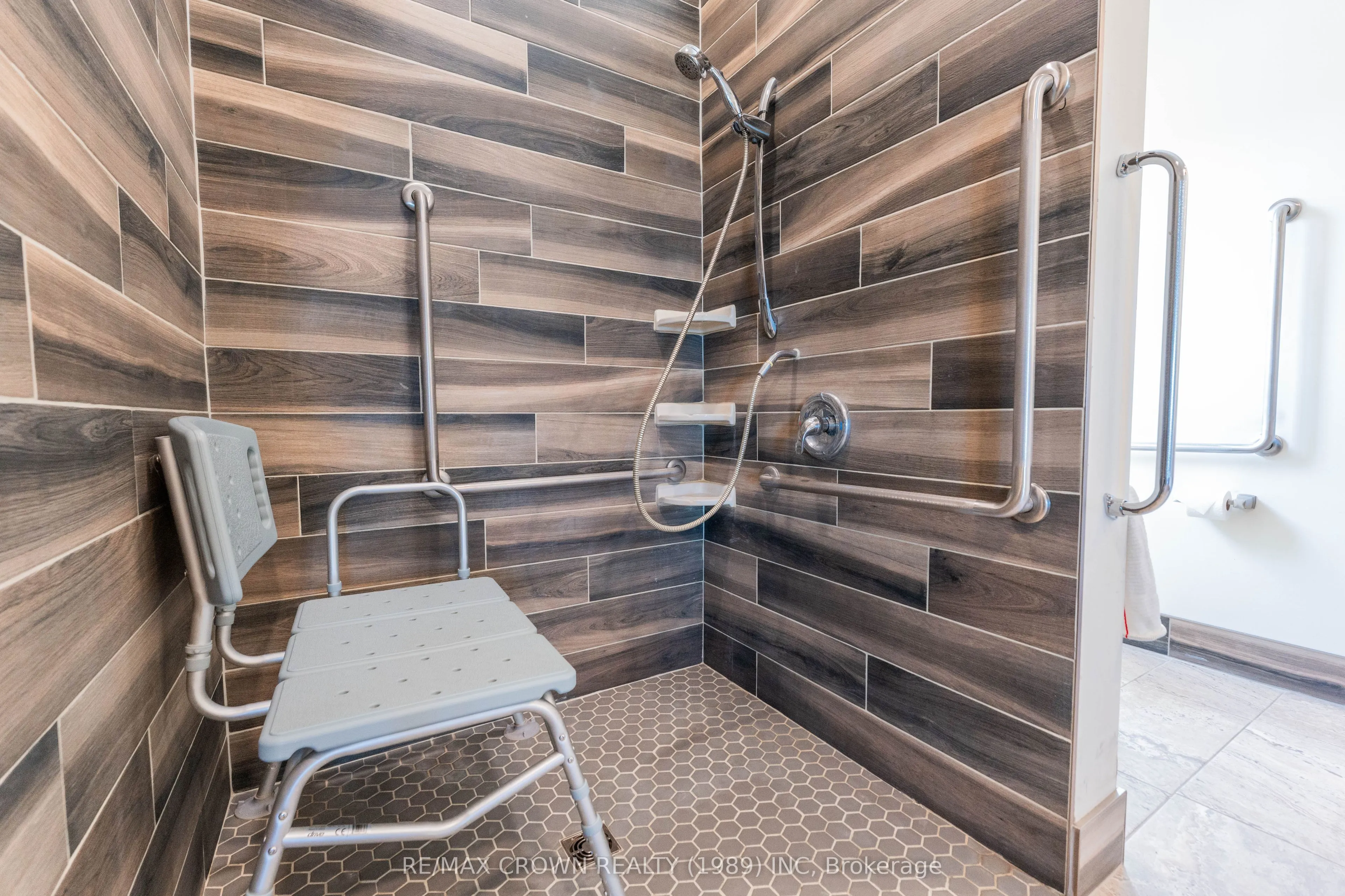24 SHALLOW LAKE Road W
