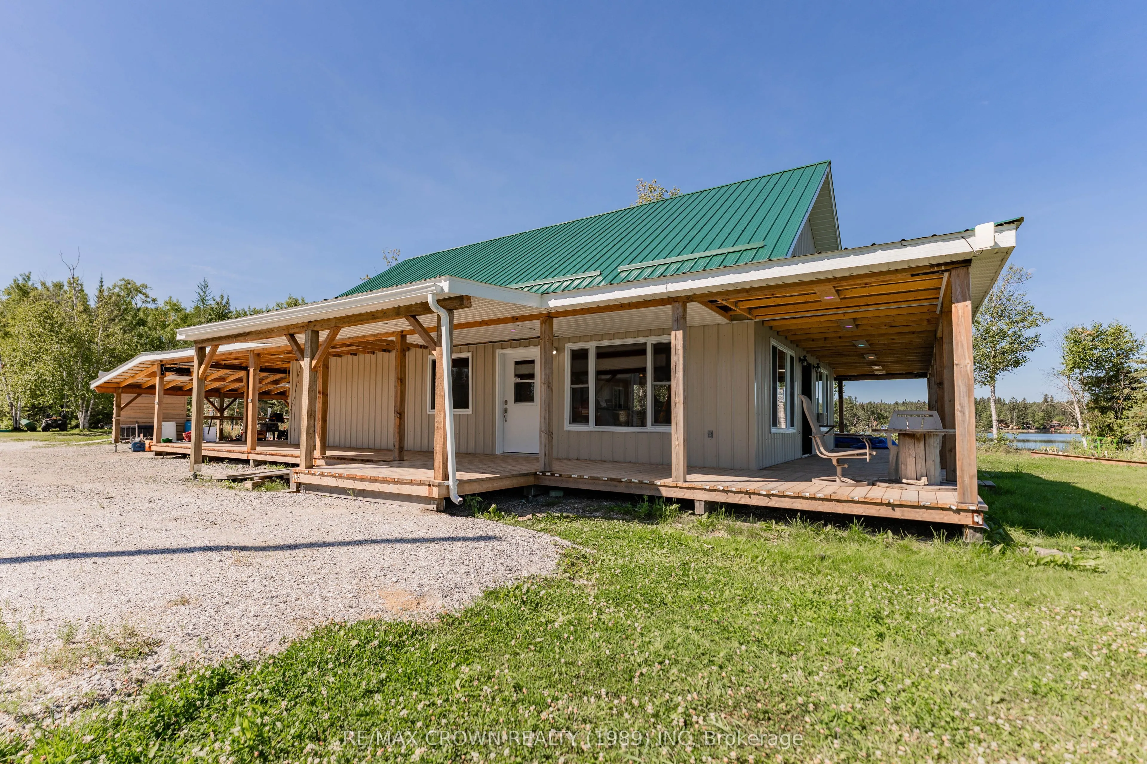24 SHALLOW LAKE Road W